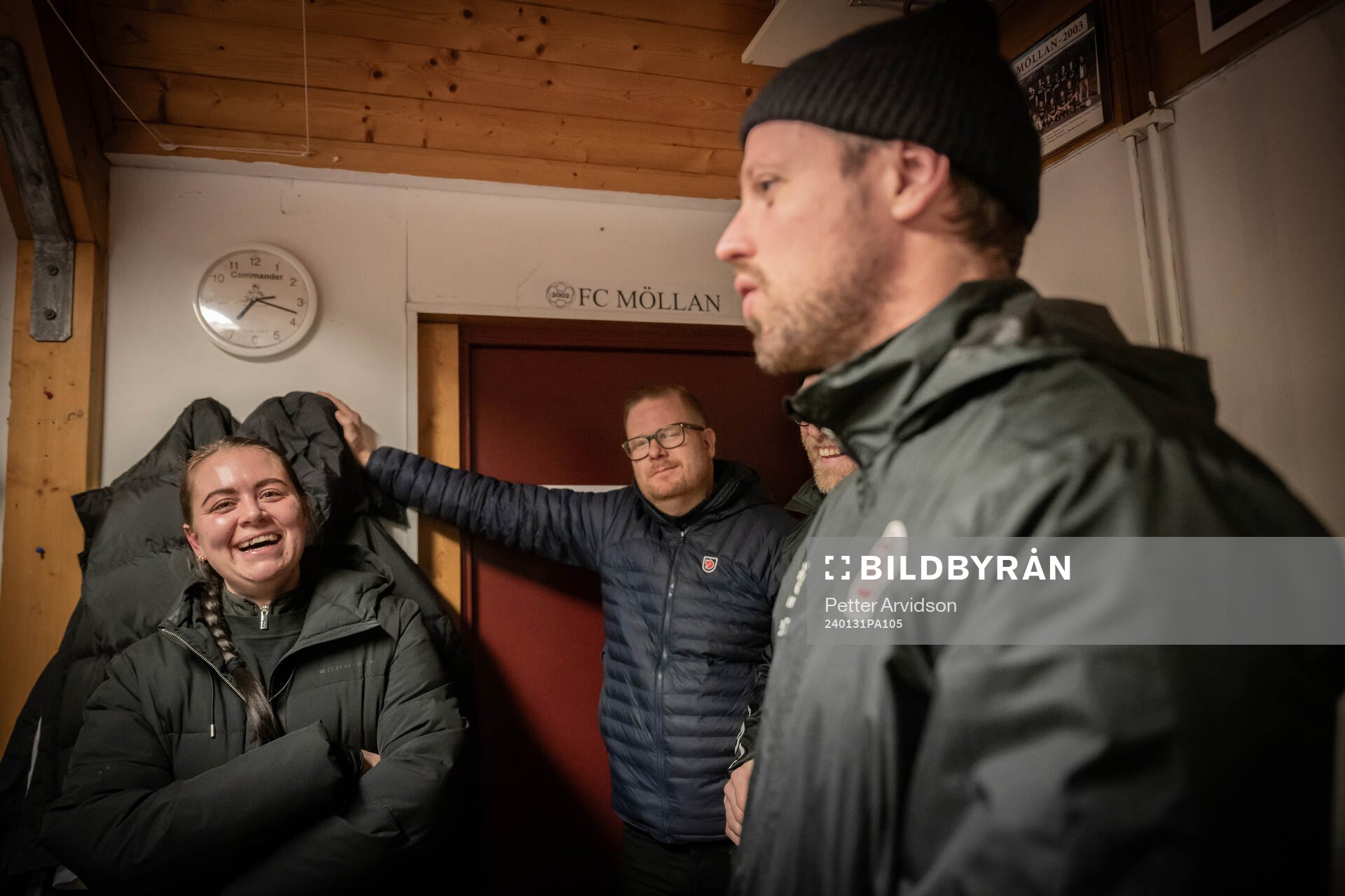 Thea Andersson, ordförande Anders Juhlin och sportchef Dimitri de Martignac inför en träning med FC Möllan den 31 januari 2024 i Malmö.