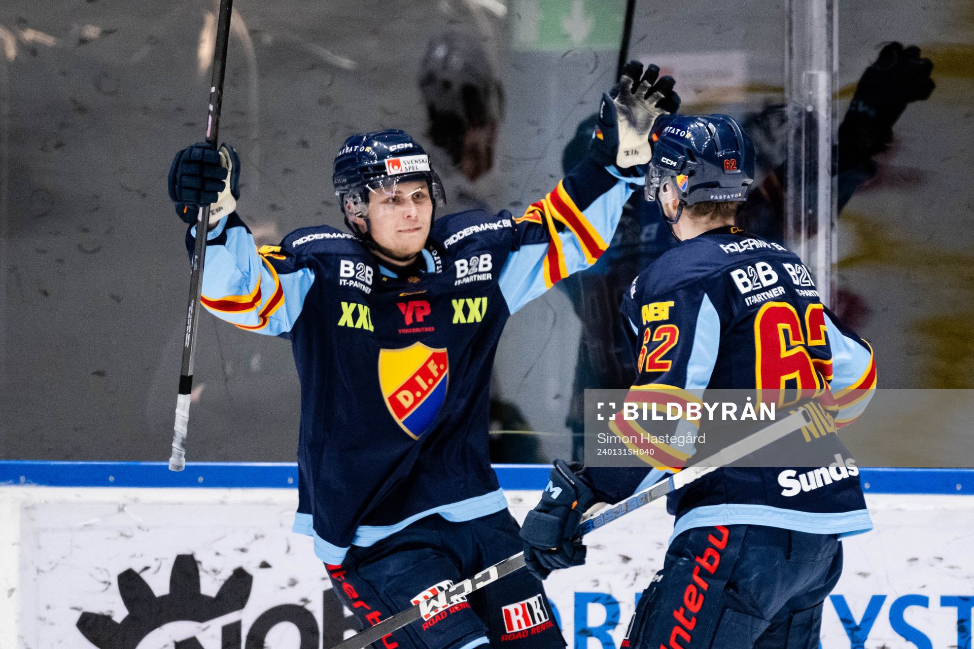 Djurgårdens John Dahlström och Wiktor Nilsson jublar