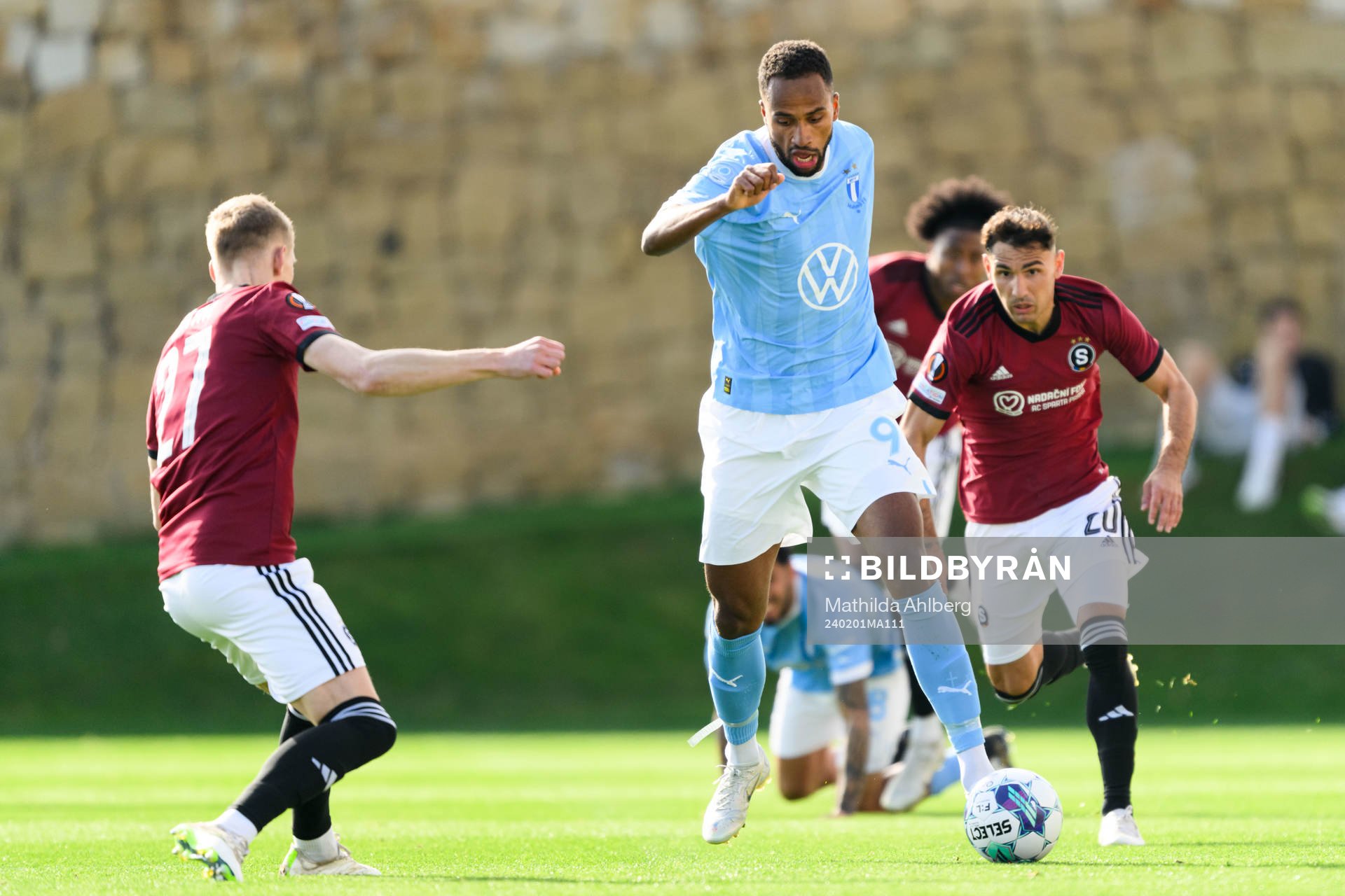 Isaac Kiese Thelin of Malmö FF and Qazim Laci of Sparta
