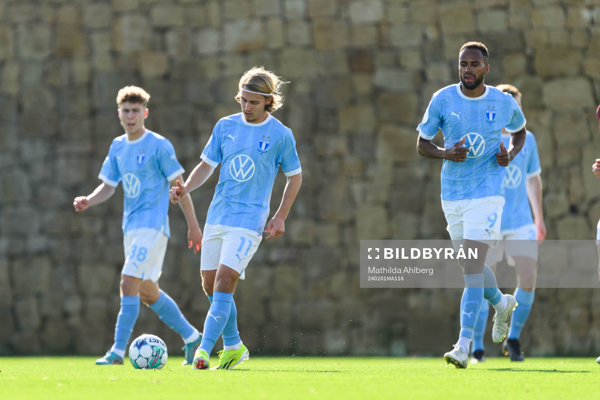 Sebastian Nanasi and Isaac Kiese Thelin of Malmö FF looks