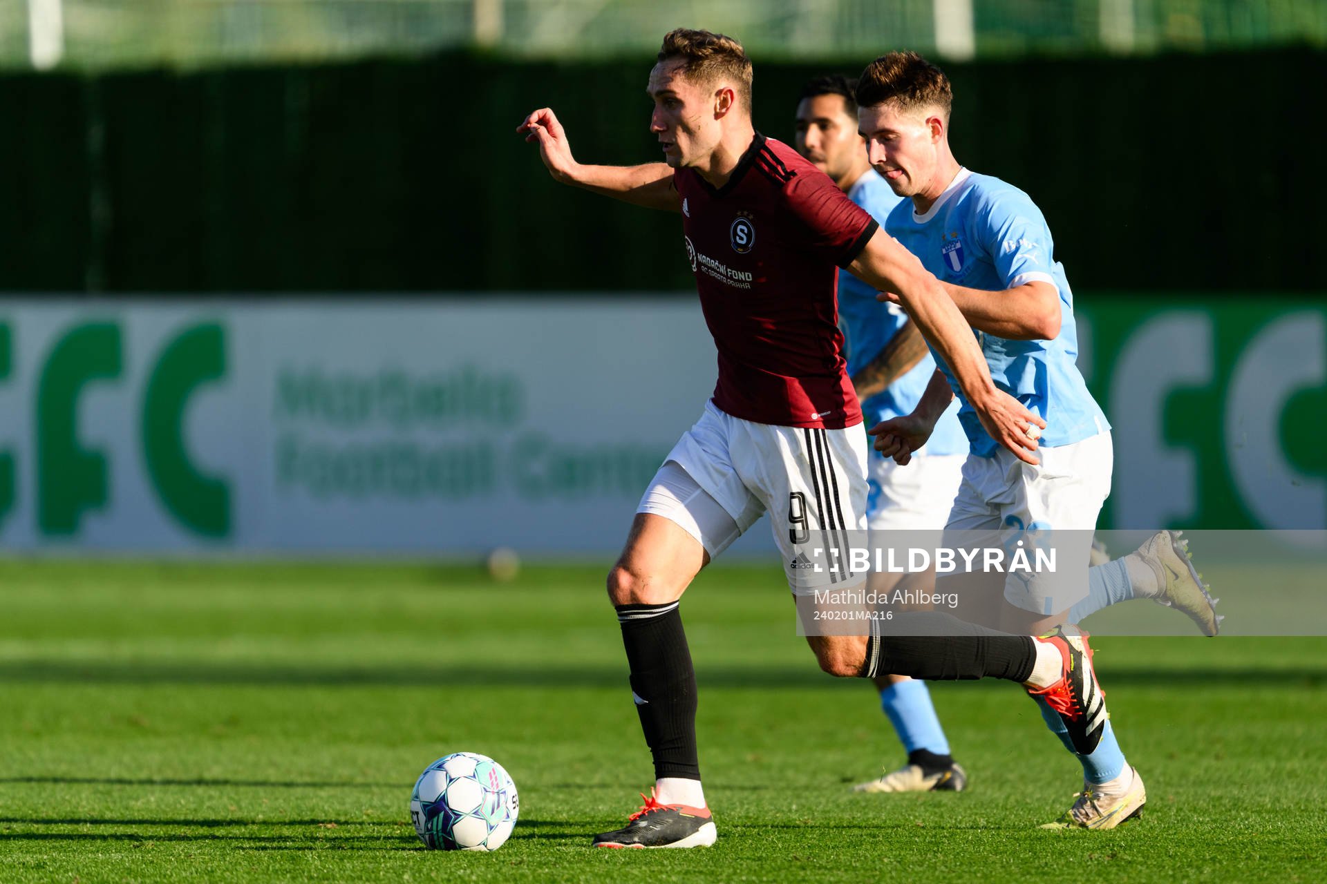 Jan Kuchta of Sparta Prag and Lasse Berg Johnsen of Malmö