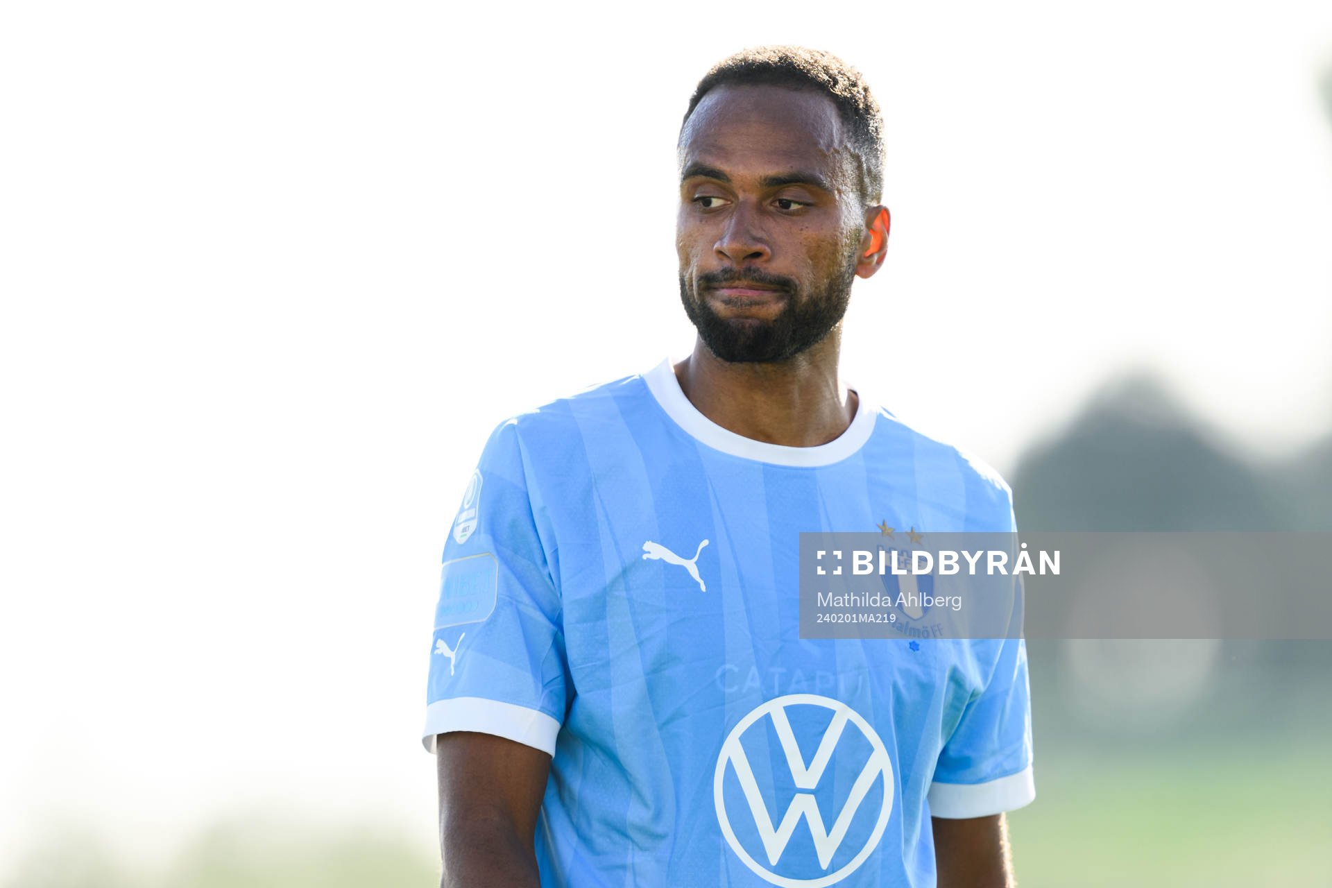 Isaac Kiese Thelin of Malmö FF looks dejected