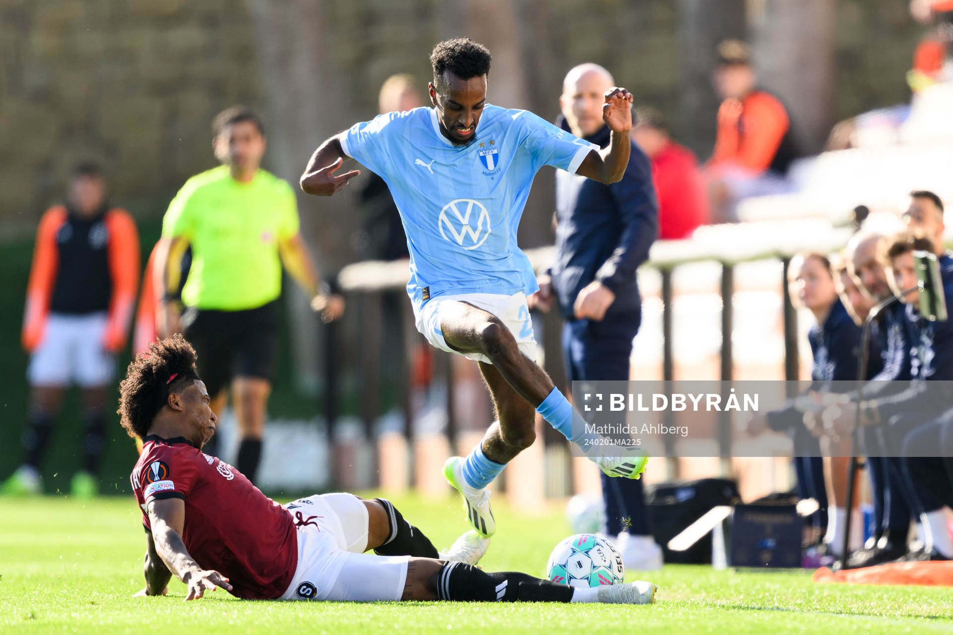 Angelo Preciado of Sparta Prag and Taha Ali of Malmö FF