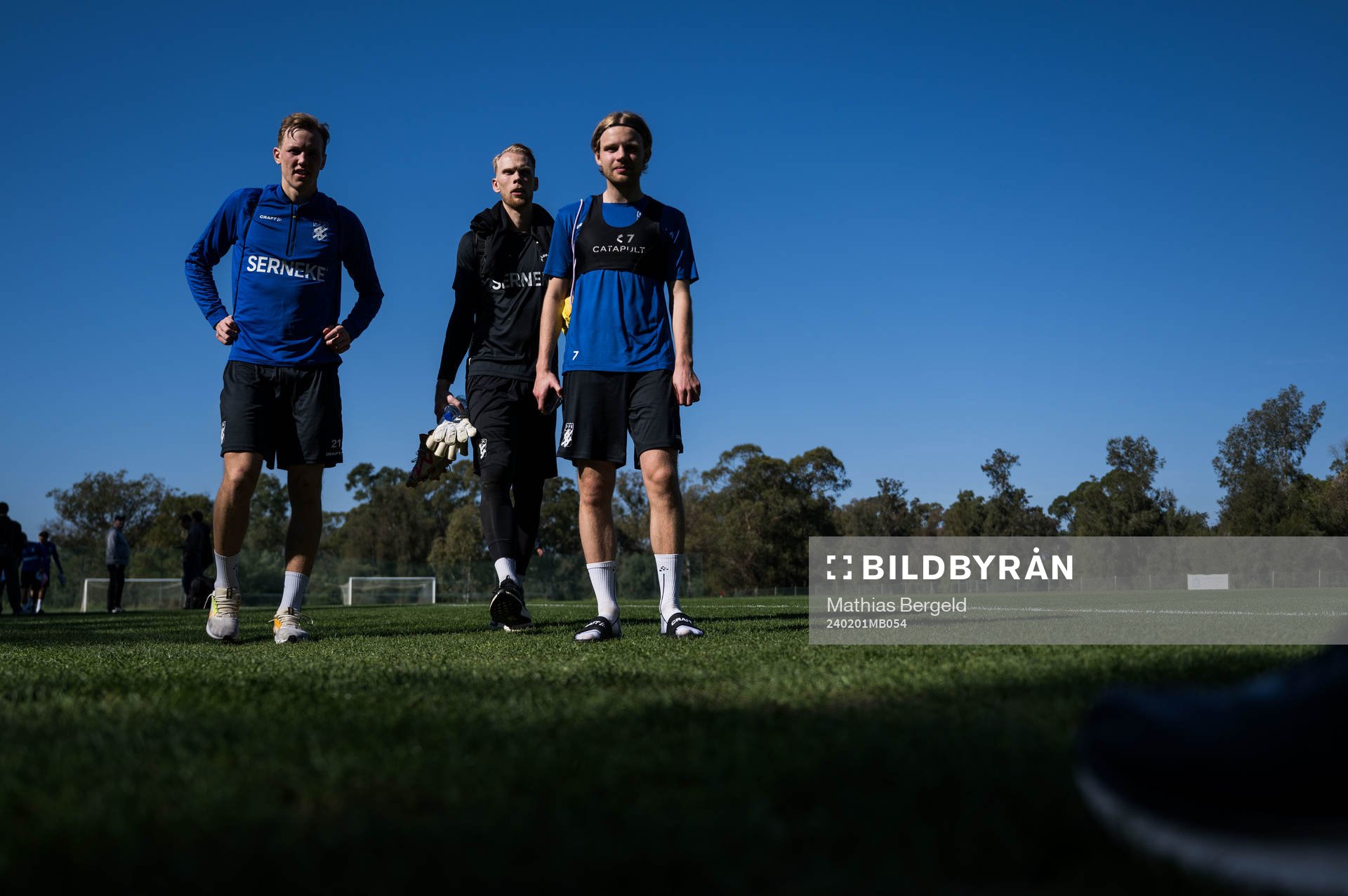 IFK Göteborgs Adam Carlén, målvakt Pontus Dahlberg och