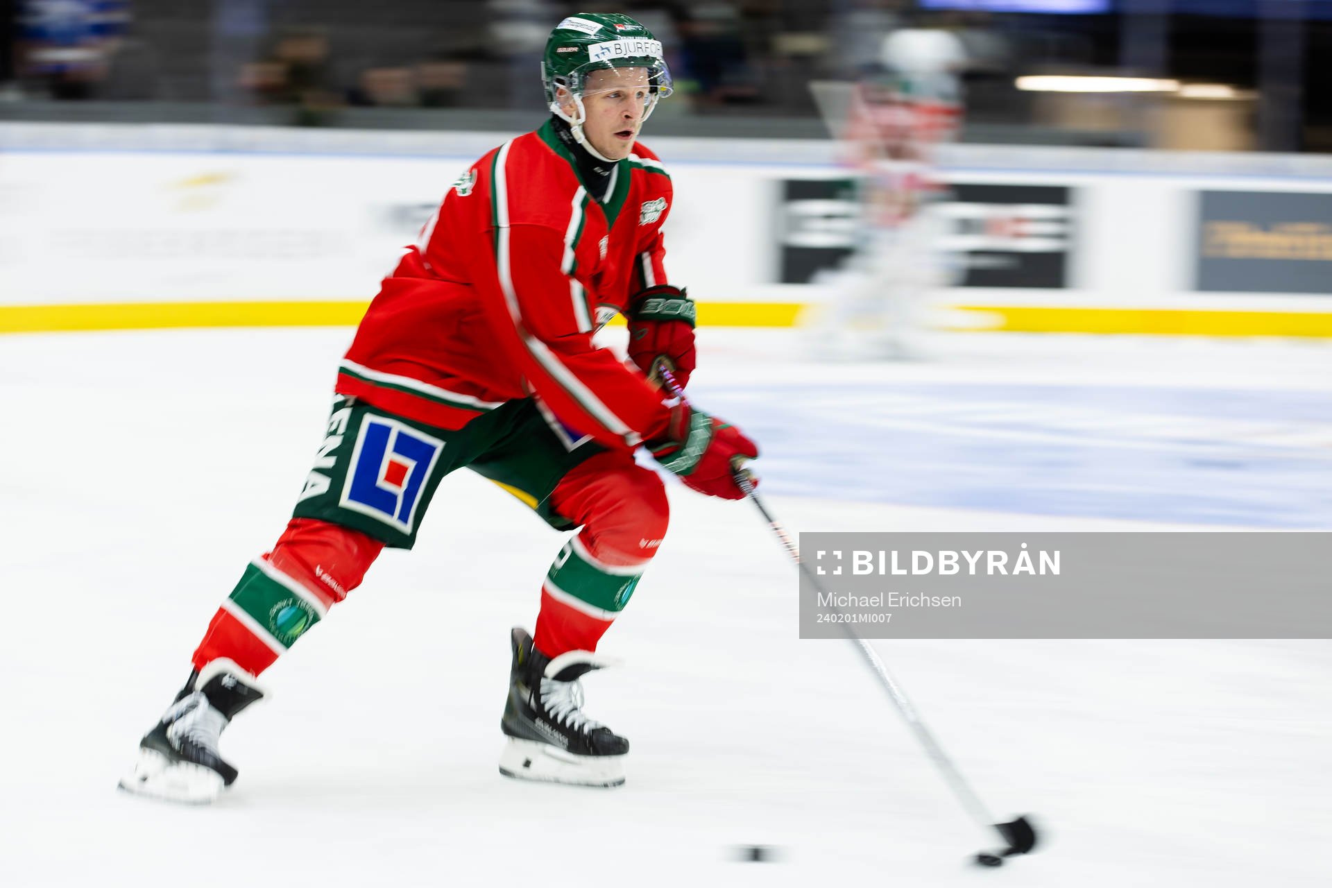 Frölundas Max Friberg på värmningen innan