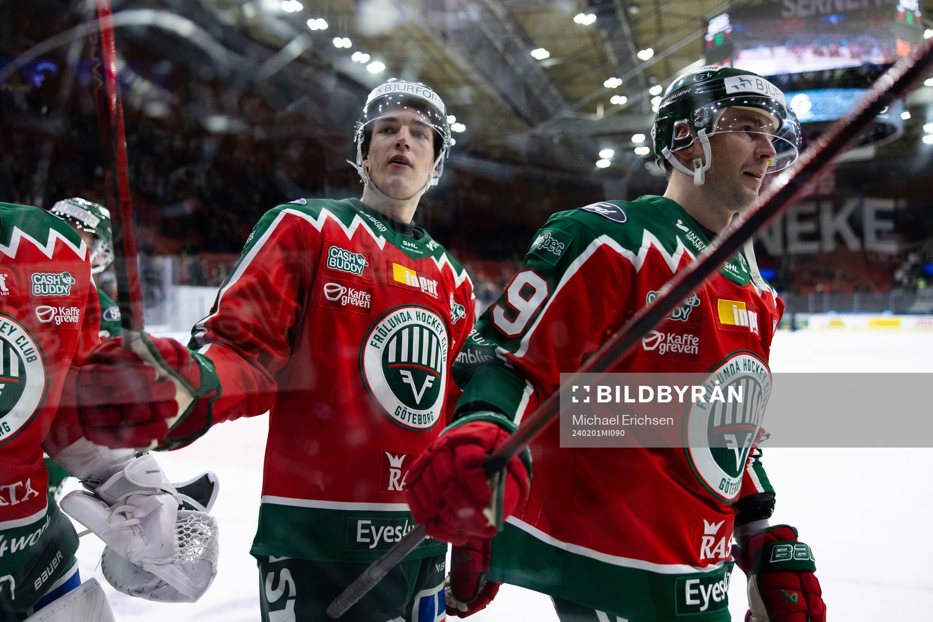 Frölundas David Edstrom och Mikael Ruohomaa  jublar och