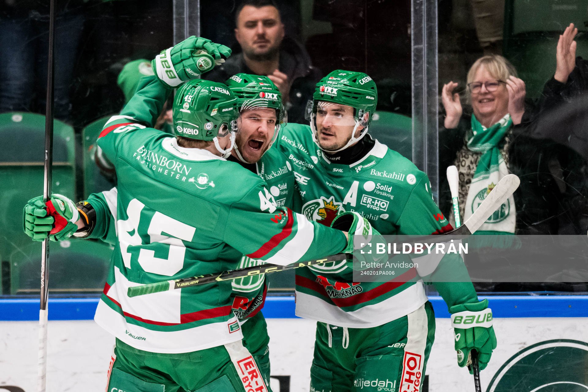 Rögles Linus Sandin, Isac Solberg och Brady Ferguson jublar