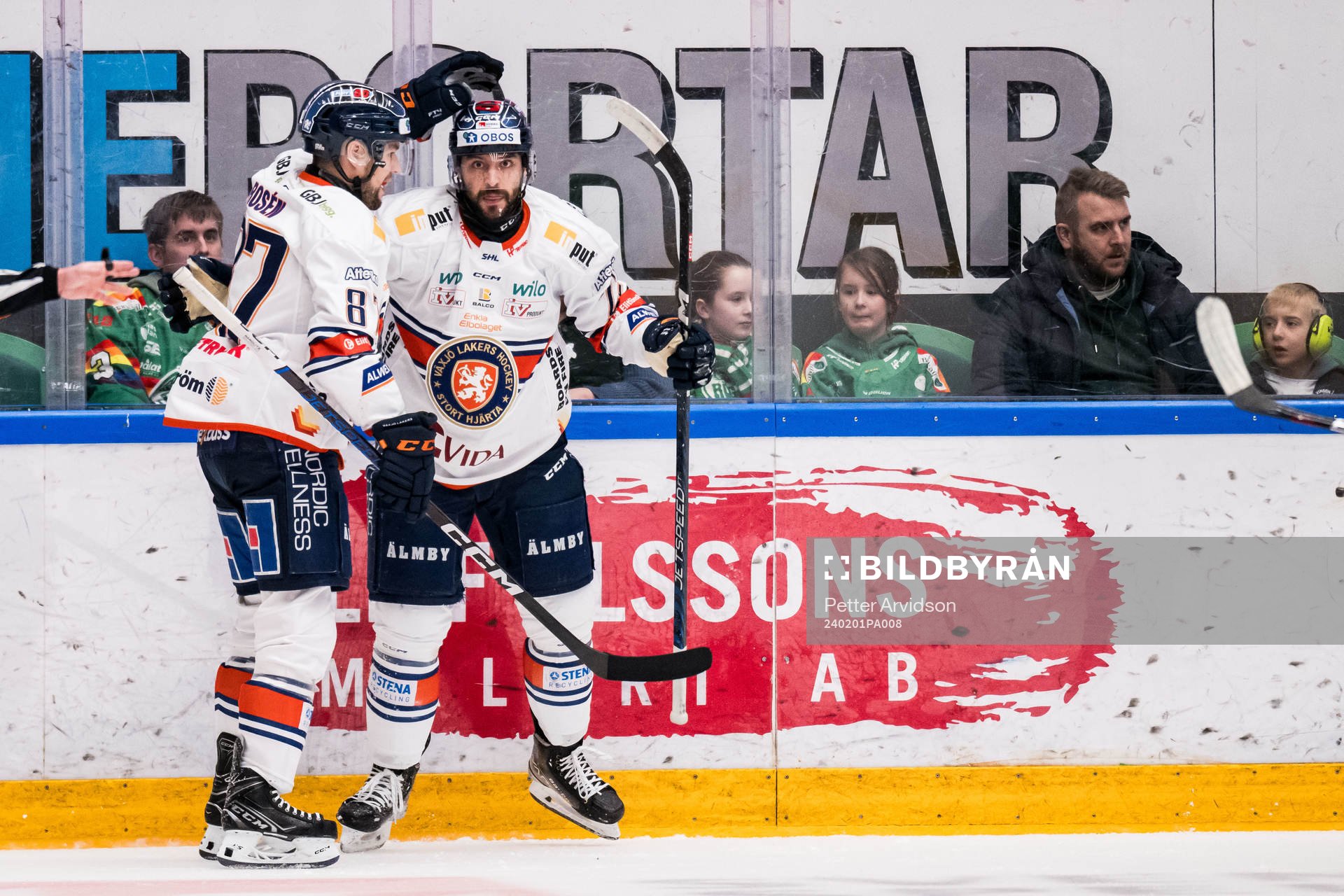 Växjös Robert Rosén och Tobias Rieder jublar