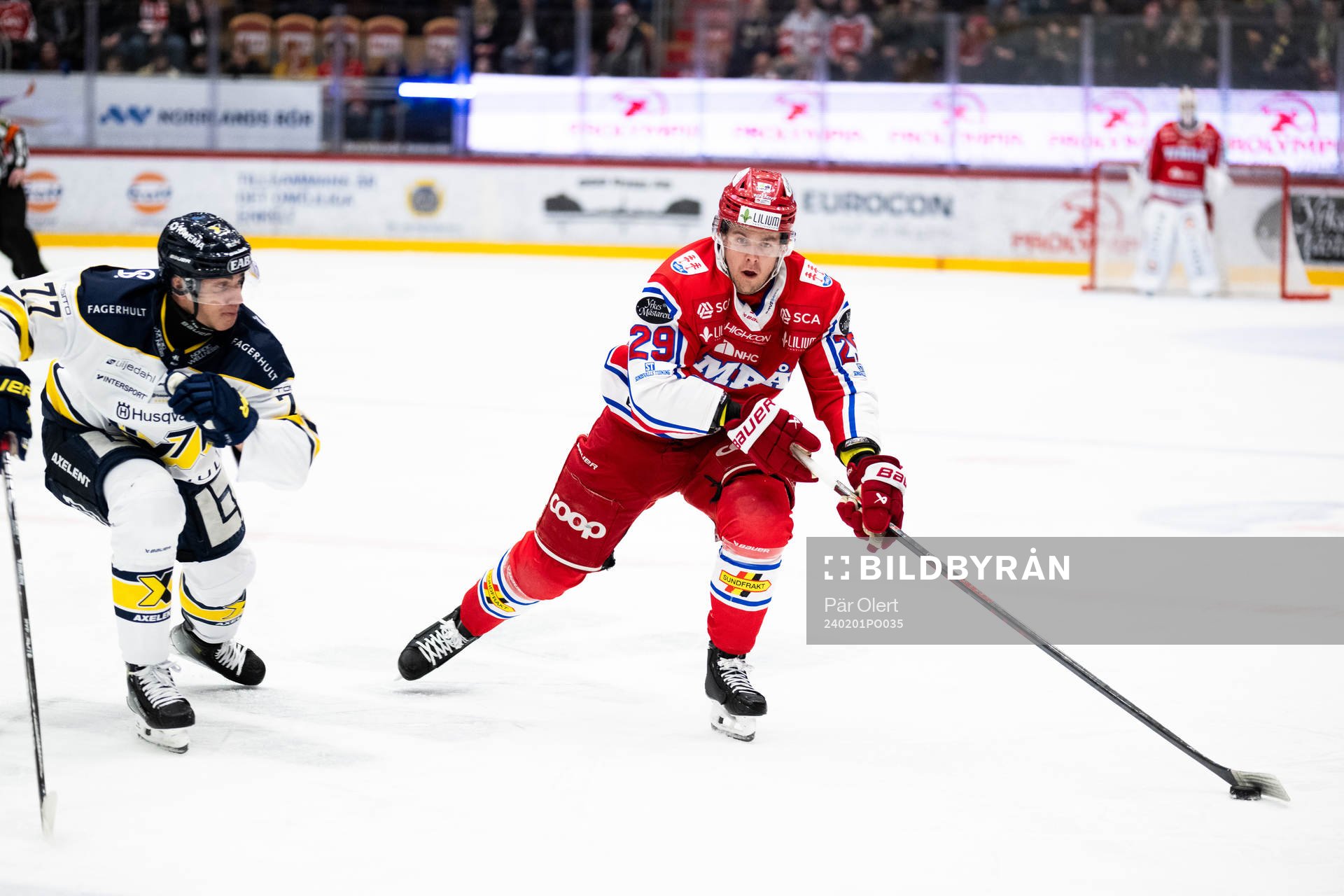 HV71s Herman Hansson och Timrås Filip Hållander