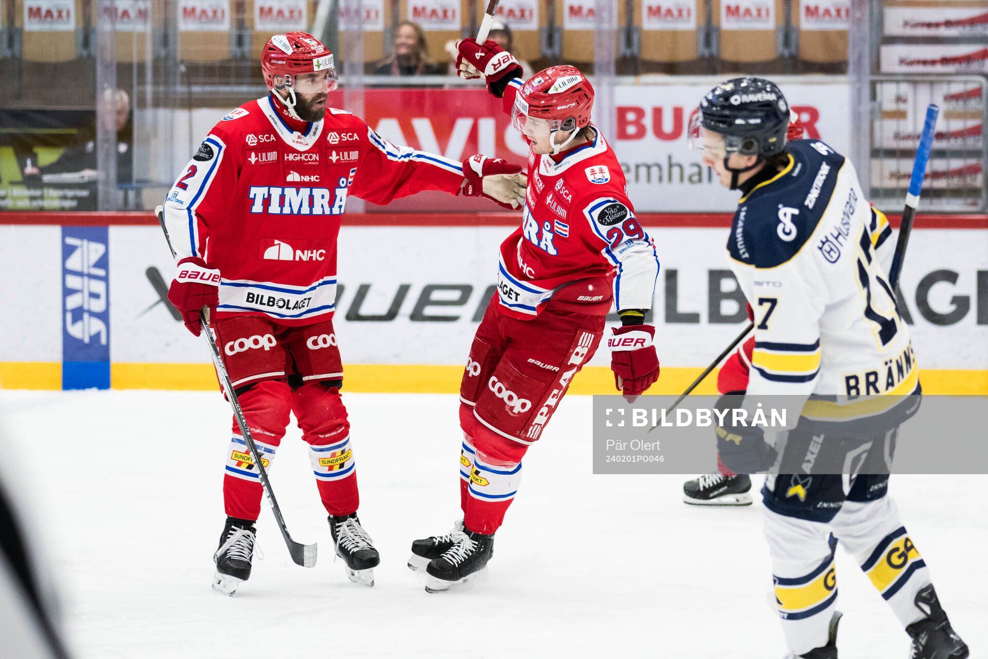 Timrås Filip Hållander och Per Svensson jublar 3-1