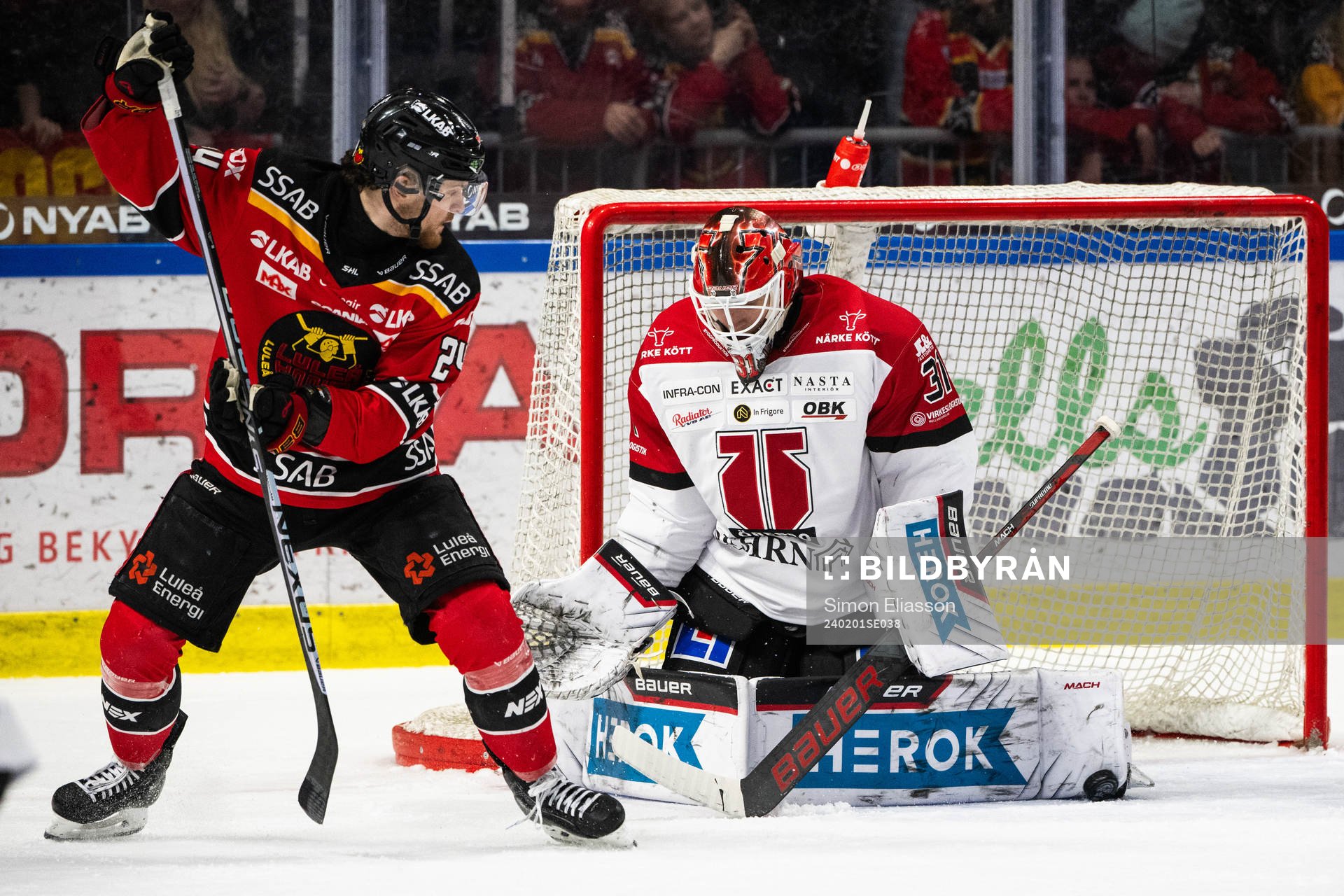 Luleås Brendan Shinnimin och Örebros målvakt Jonas