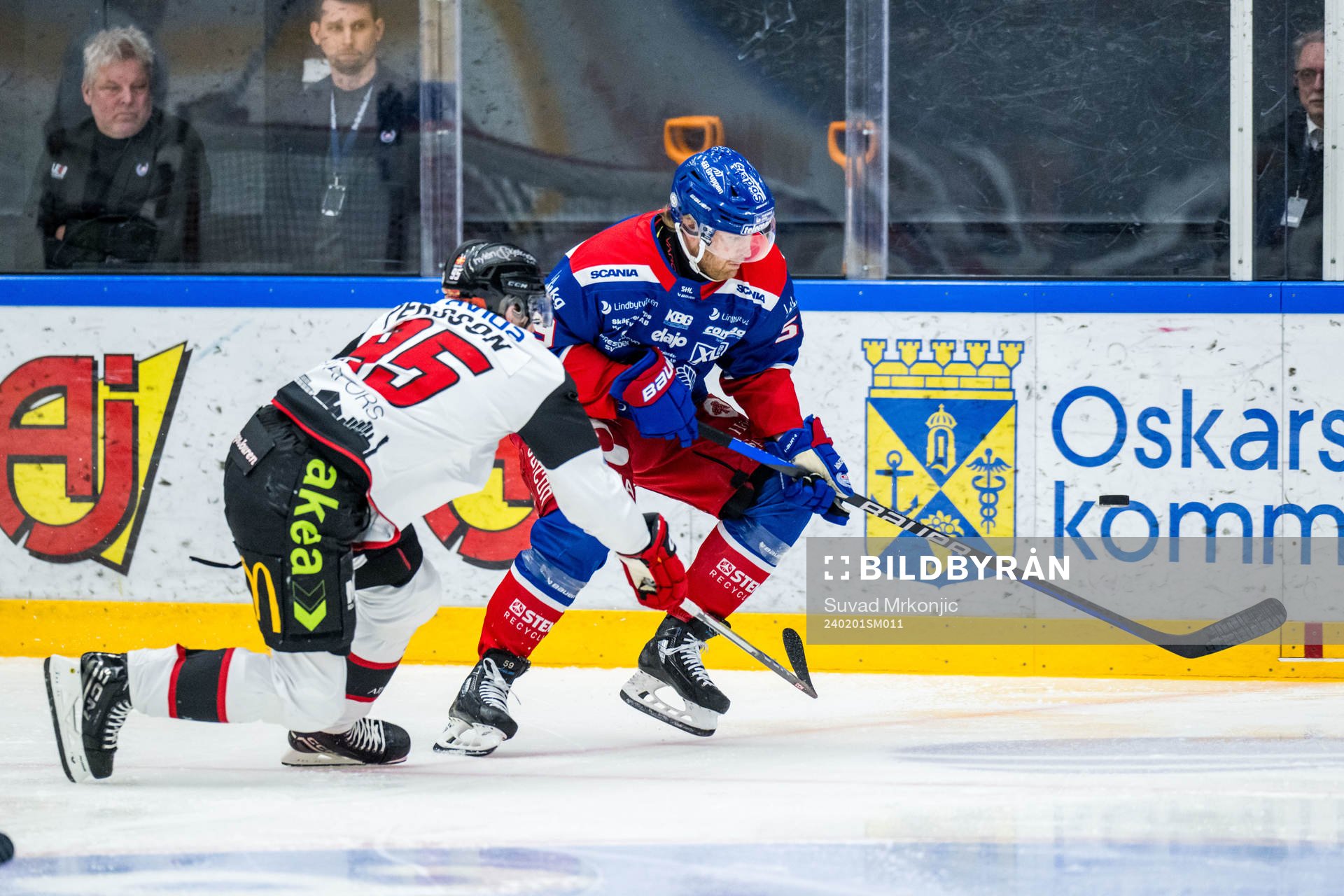 Malmö Redhawks Carl Persson och Oskarshamns Anton Mylläri
