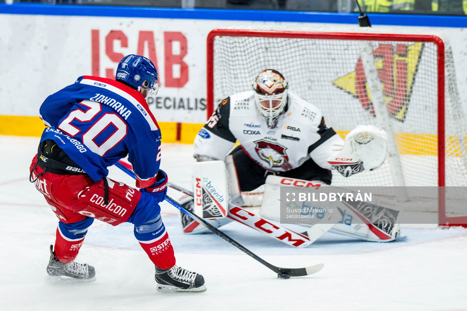 Oskarshamns Hynek Zohorna och Malmö Redhawks målvakt Adam