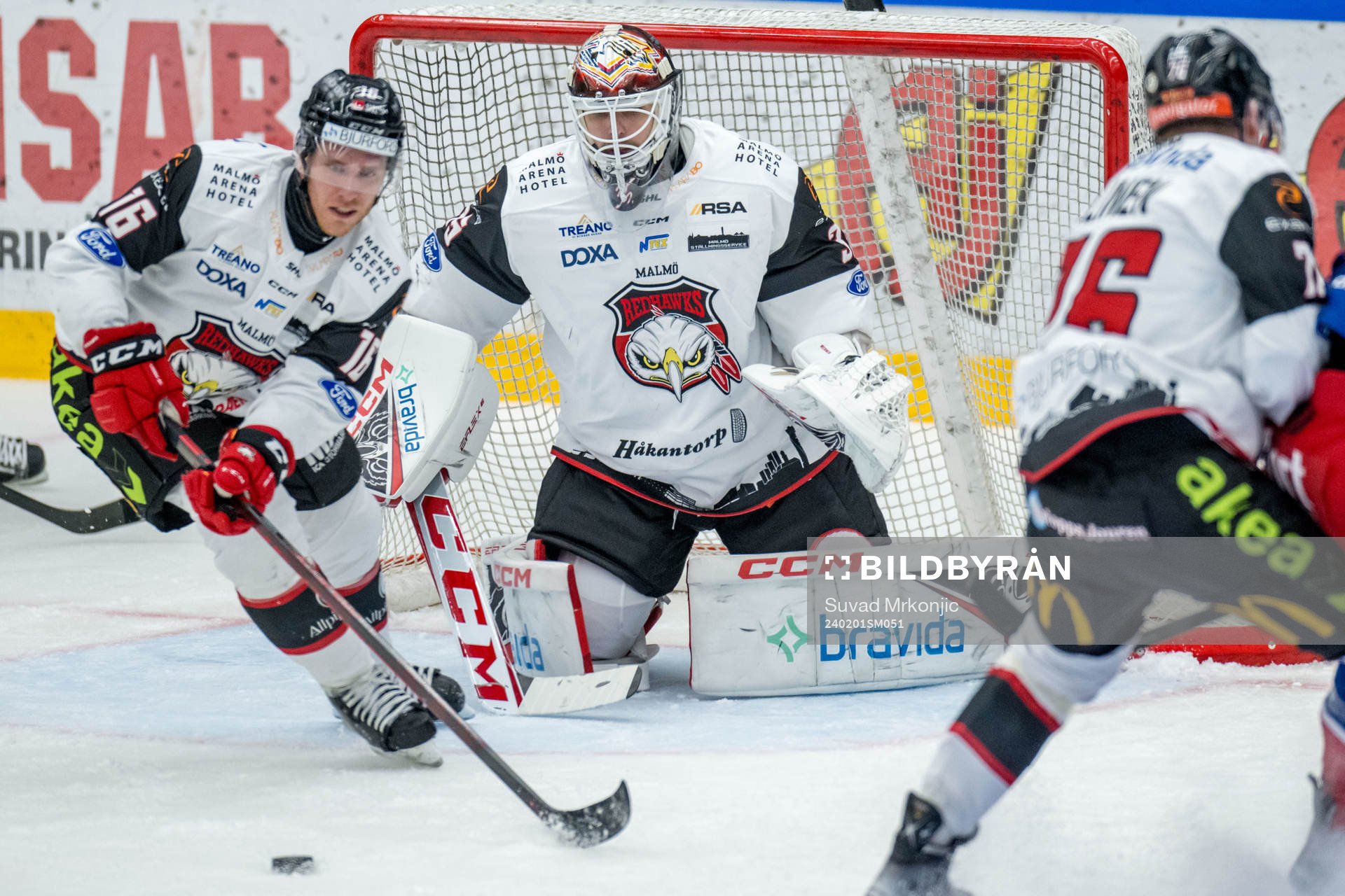 Malmö Redhawks Matias Lassen och målvakt Adam Werner