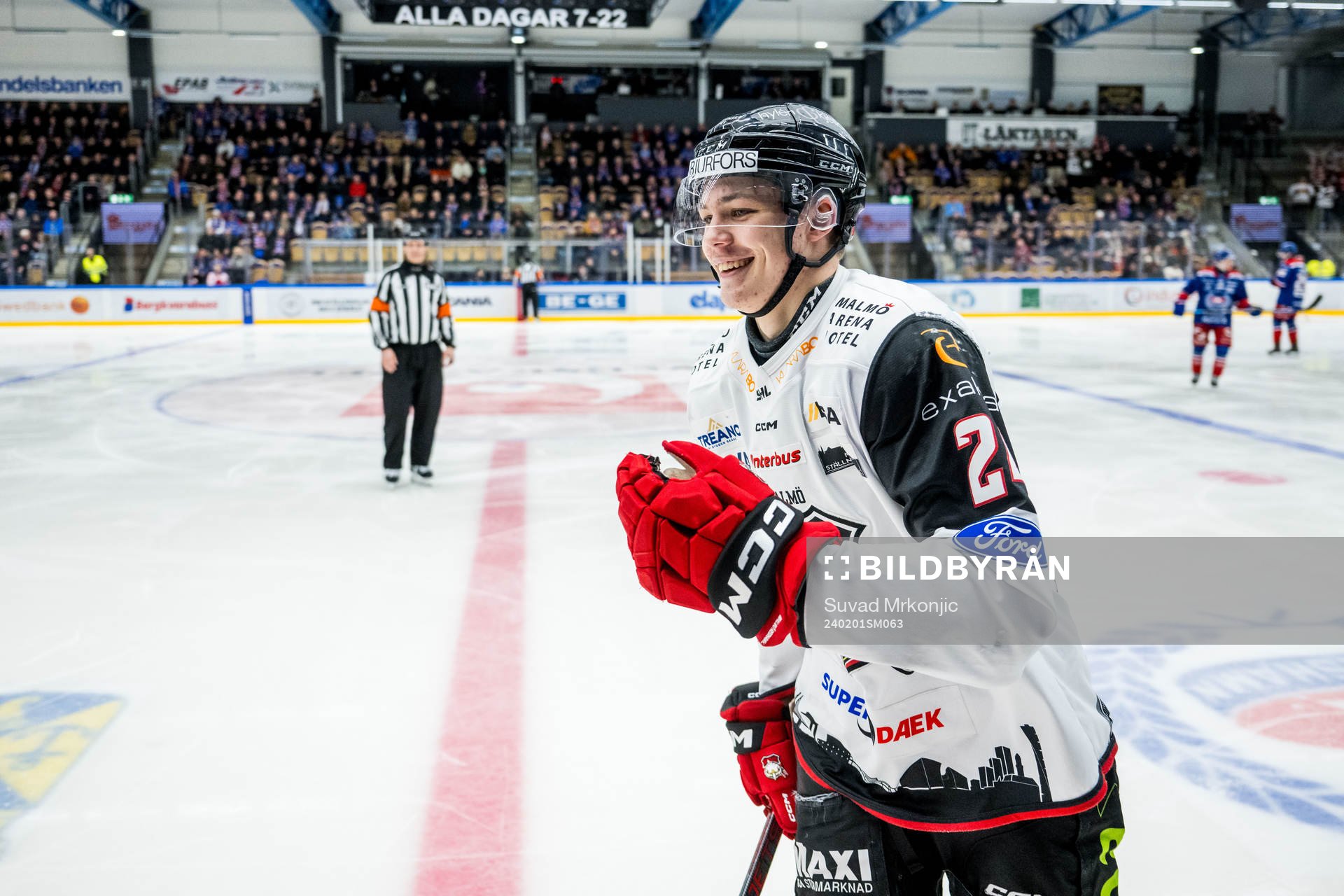 Malmö Redhawks Anton Wahlberg jublar