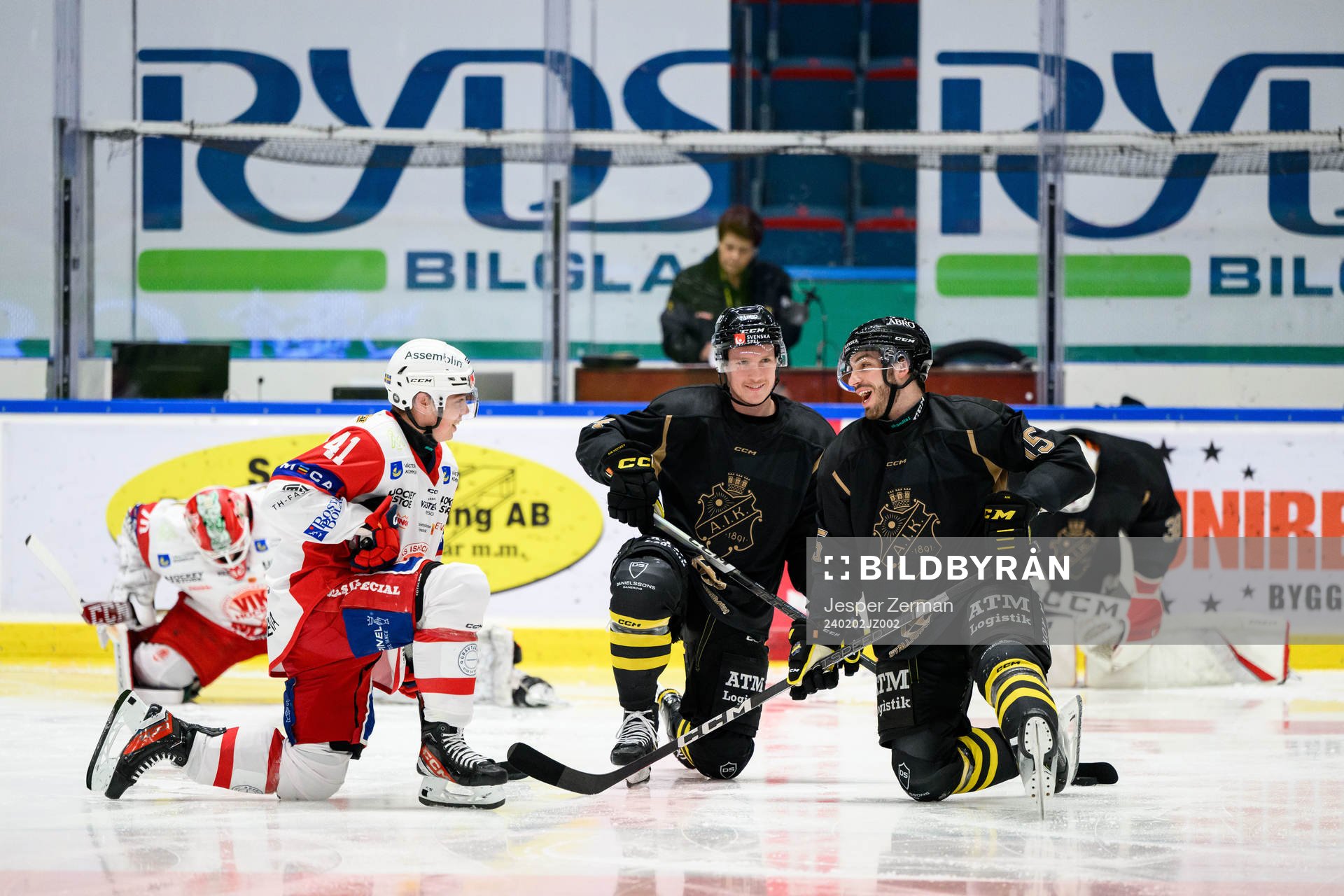 Västerviks Victor Öhman och AIKs Jacob Mcgrew