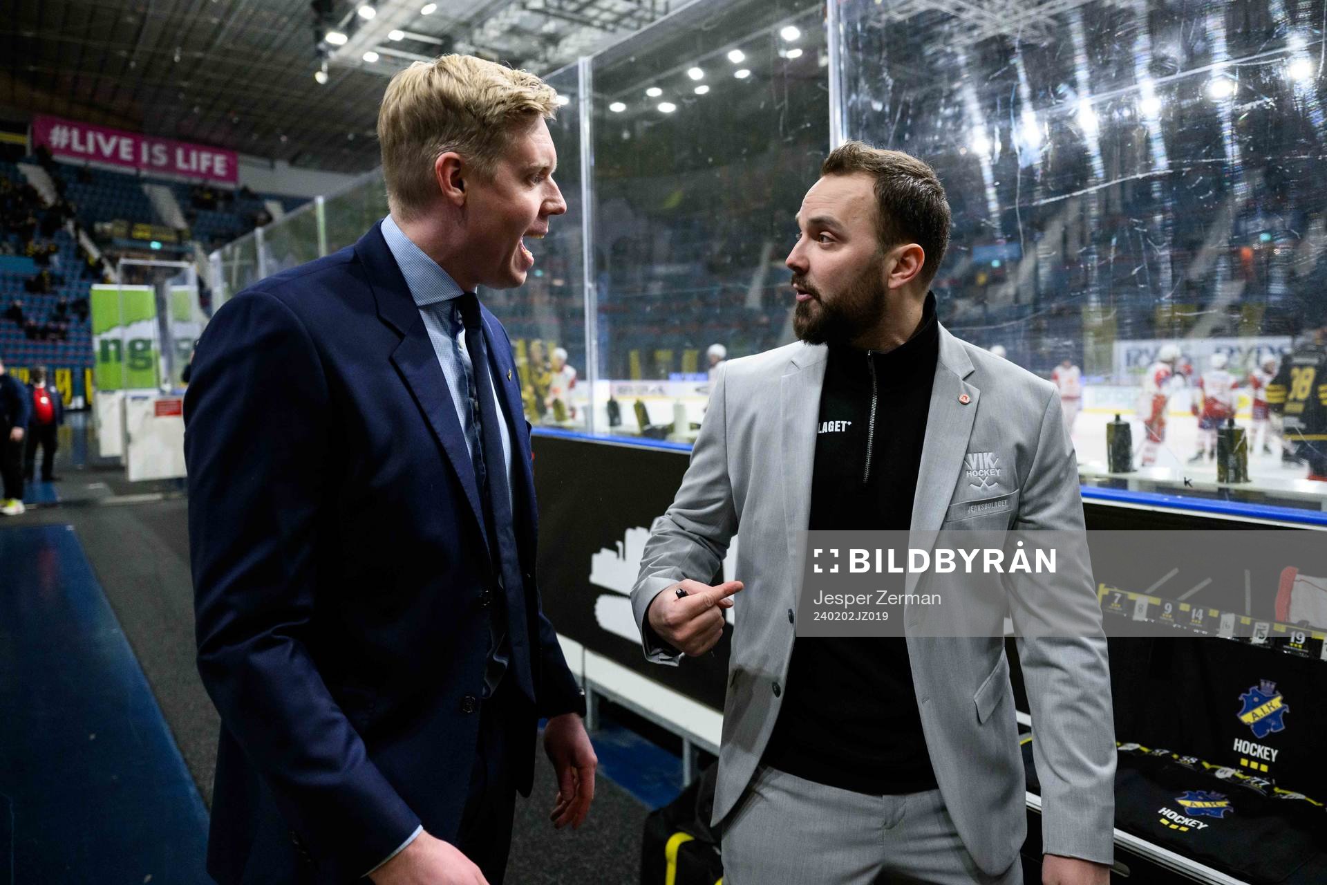 Västerviks assisterande tränare Joakim Hagelin  och AIKs