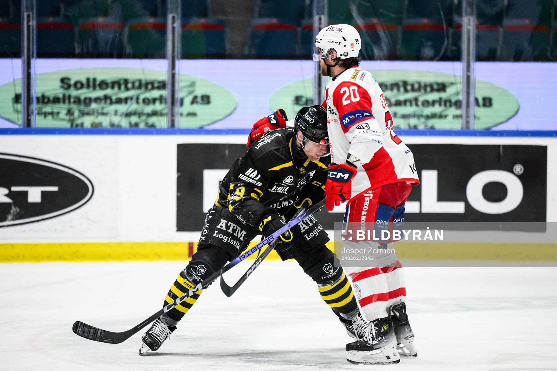 AIKs Richard Gynge och Västerviks Macoy Erkamps