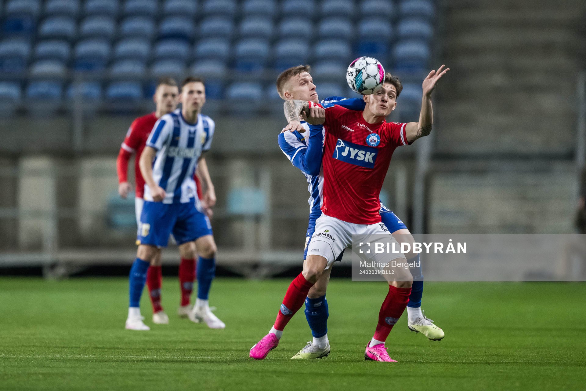 Oscar Wendt of IFK Göteborg and Oliver Sonne of Silkeborg