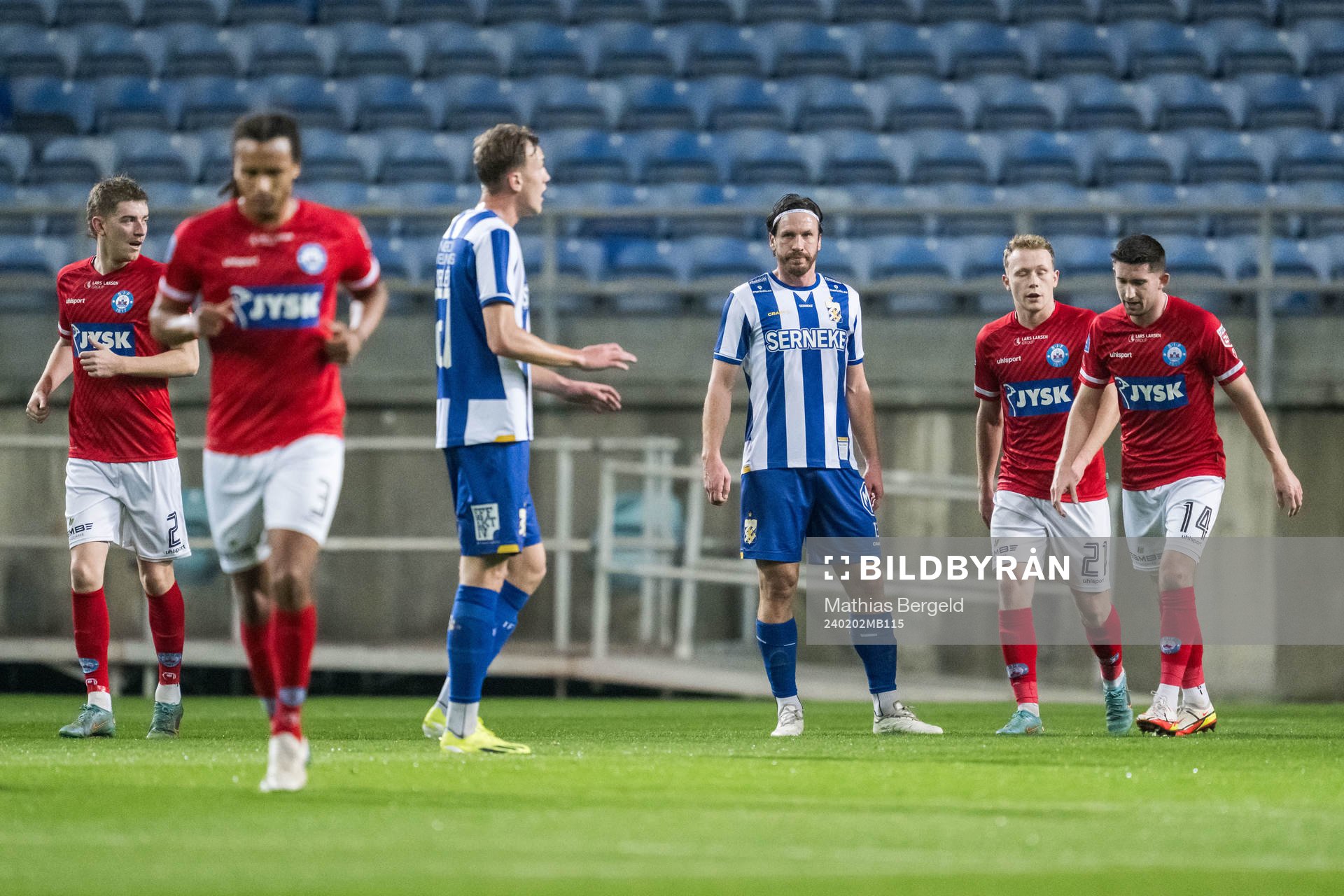 Adam Carlén and Gustav Svensson of IFK Göteborg looks