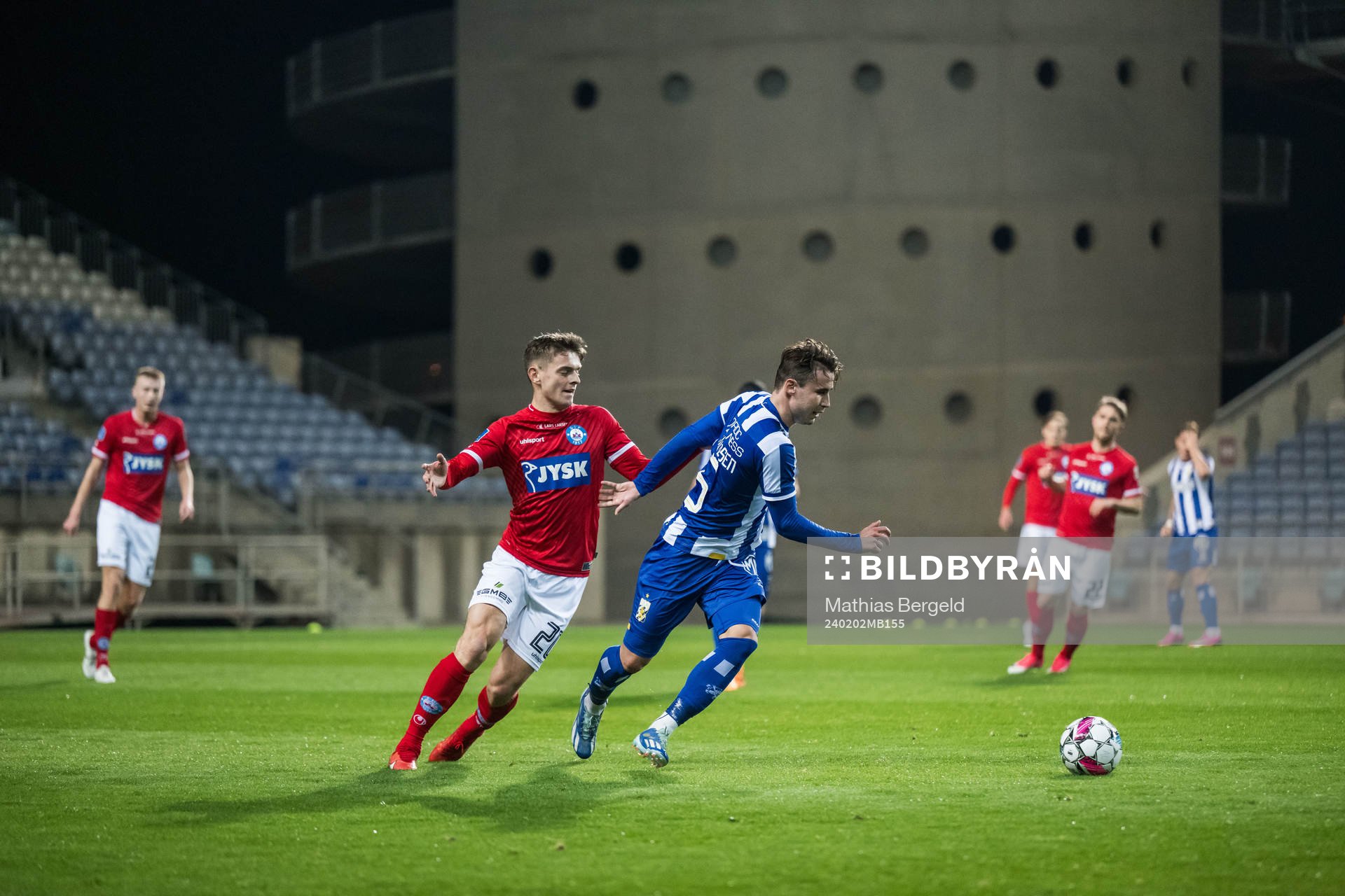 Mads Larsen of Silkeborg and Anders Trondsen of IFK