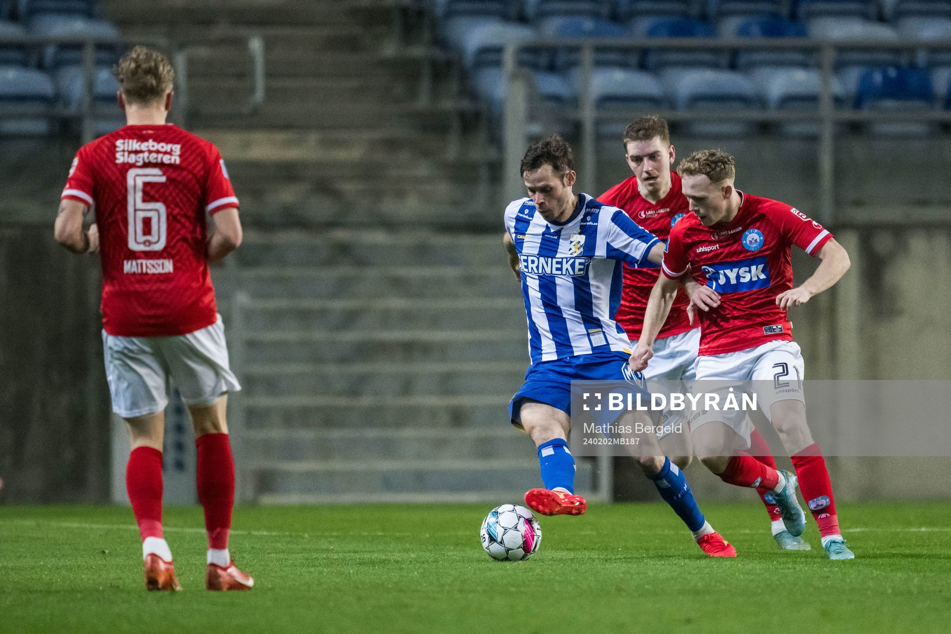 Emil Salomonsson of IFK Göteborg and Anders Klynge of