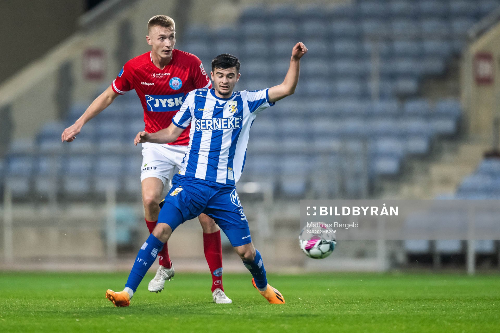Frederik Rieper of Silkeborg and Melvin Koliqi of IFK