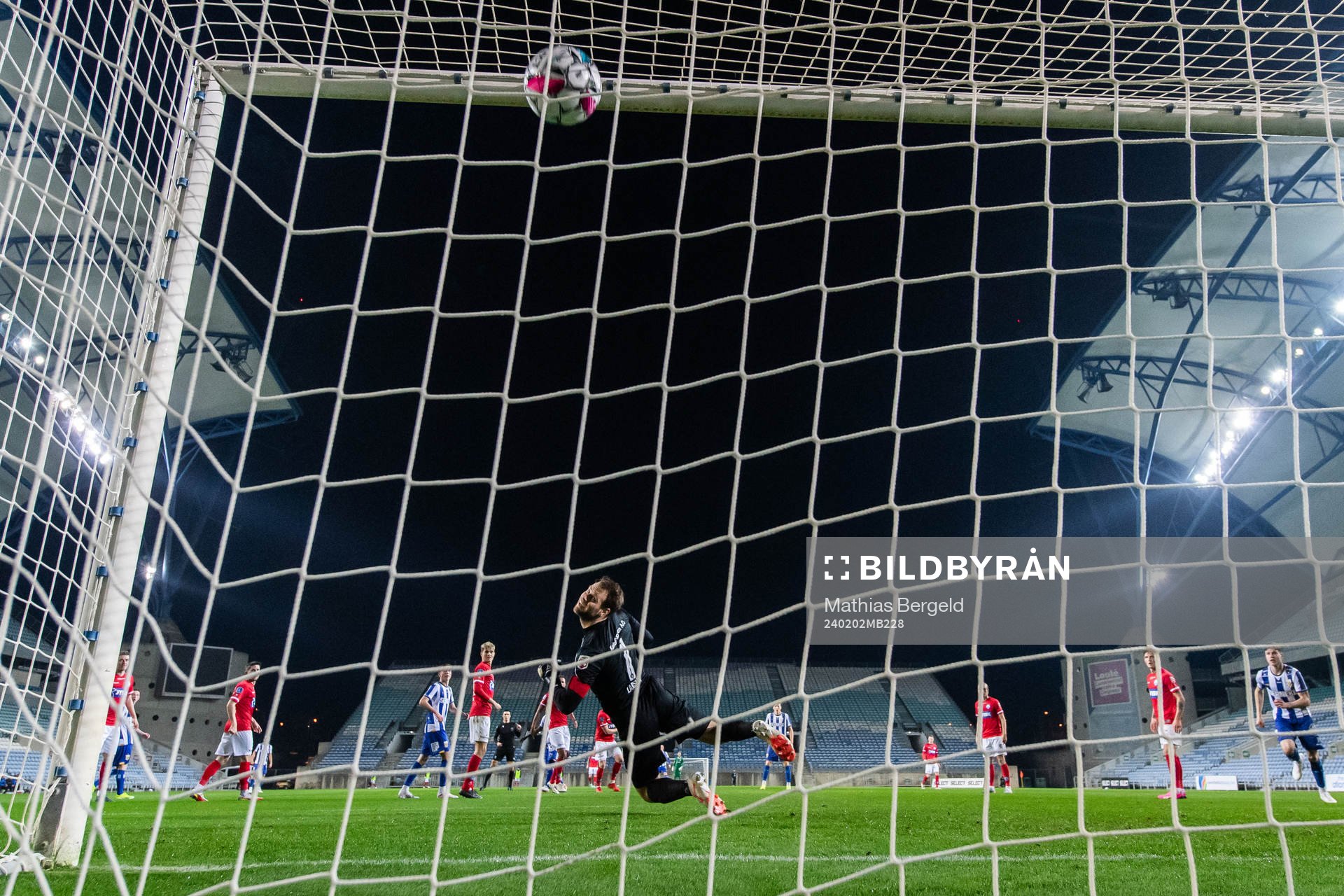 Abundance Salaou of IFK Göteborg scores 1-2 behind
