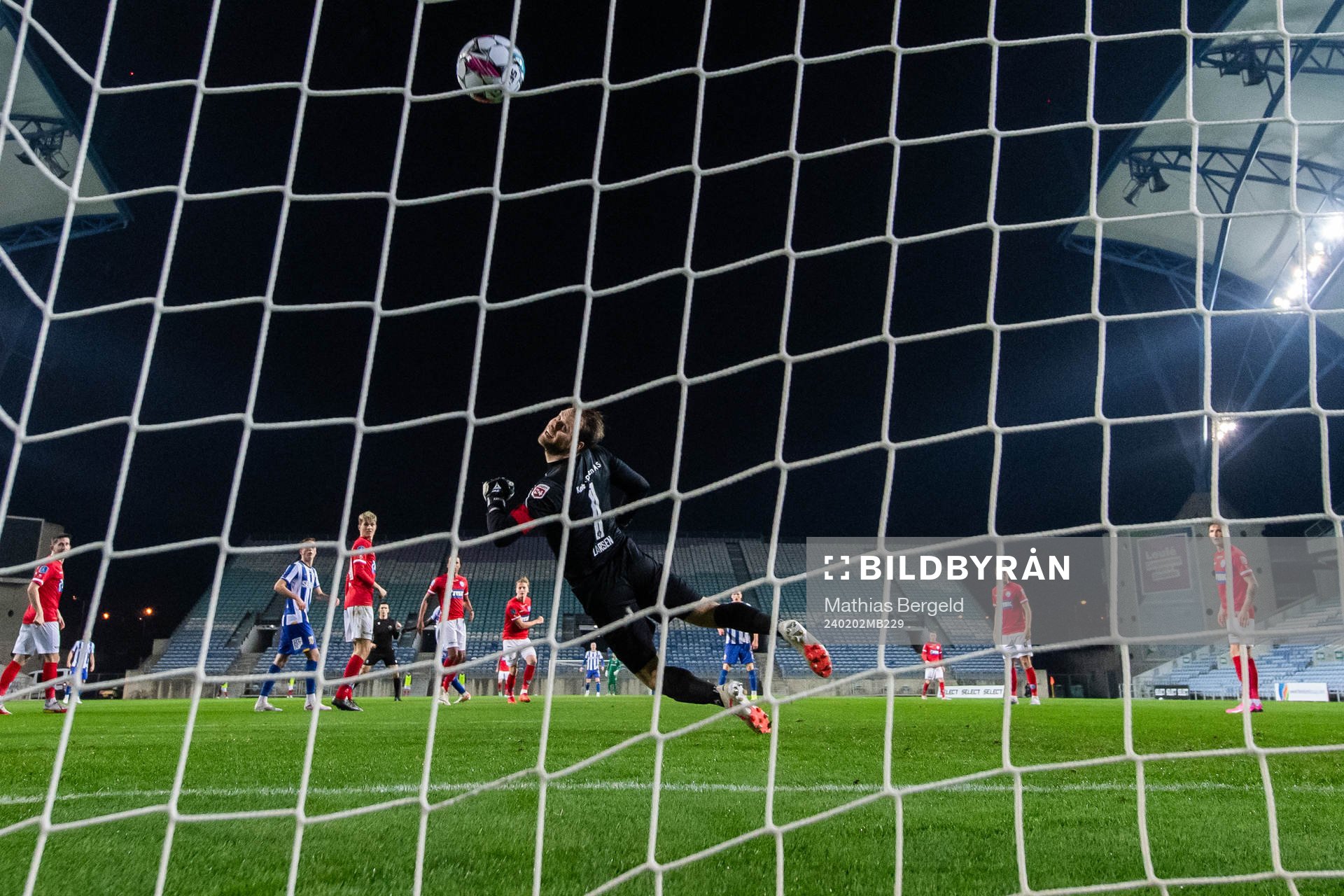 Abundance Salaou of IFK Göteborg scores 1-2 behind