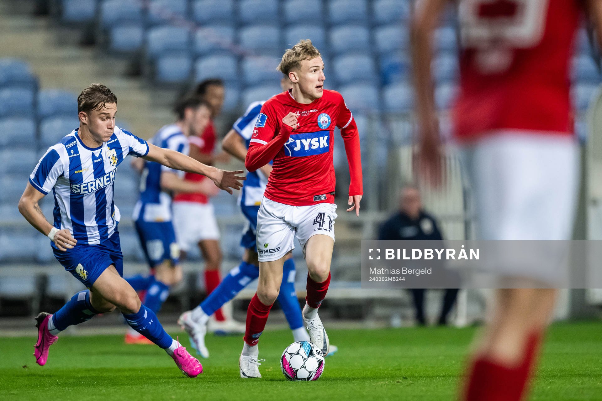 Linus Carlstrand of IFK Göteborg and Oskar Boesen of