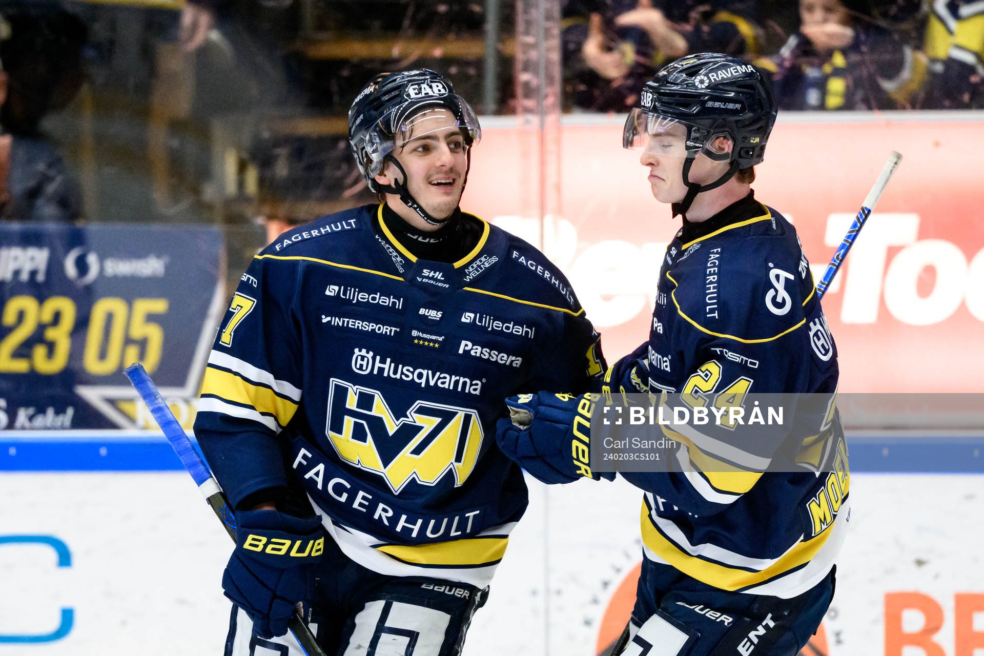 HV71s Isac Brännström jublar