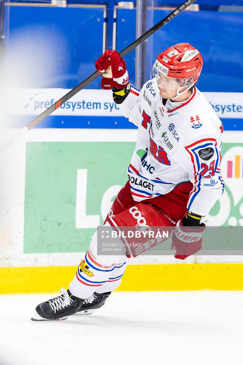 Timrås Filip Hållander jublar