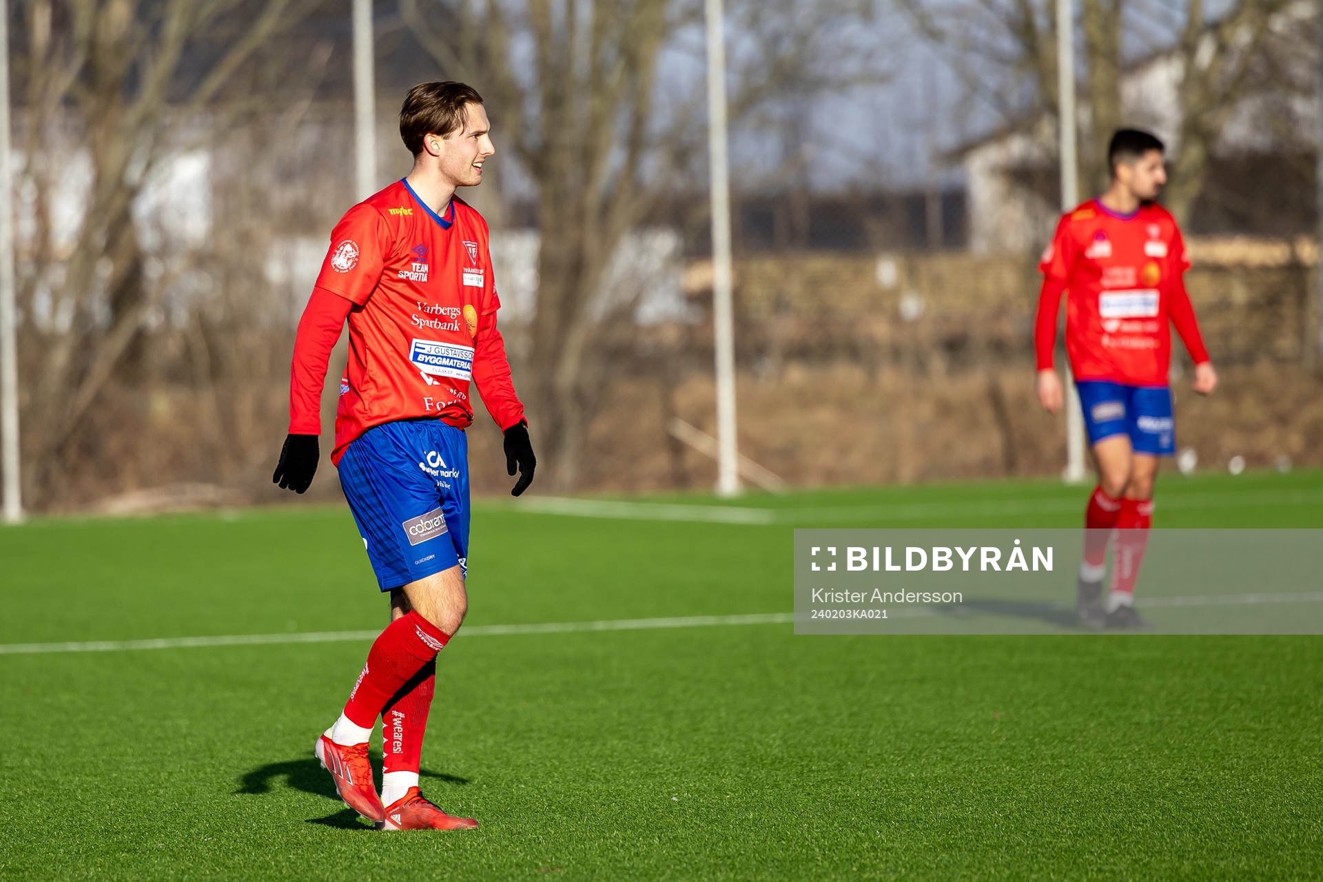 Tvååkers Adam Söndergaard under träningsmatchen i fotboll mellan Varberg och Tvååker den 3 februari 2024 i Varberg. 