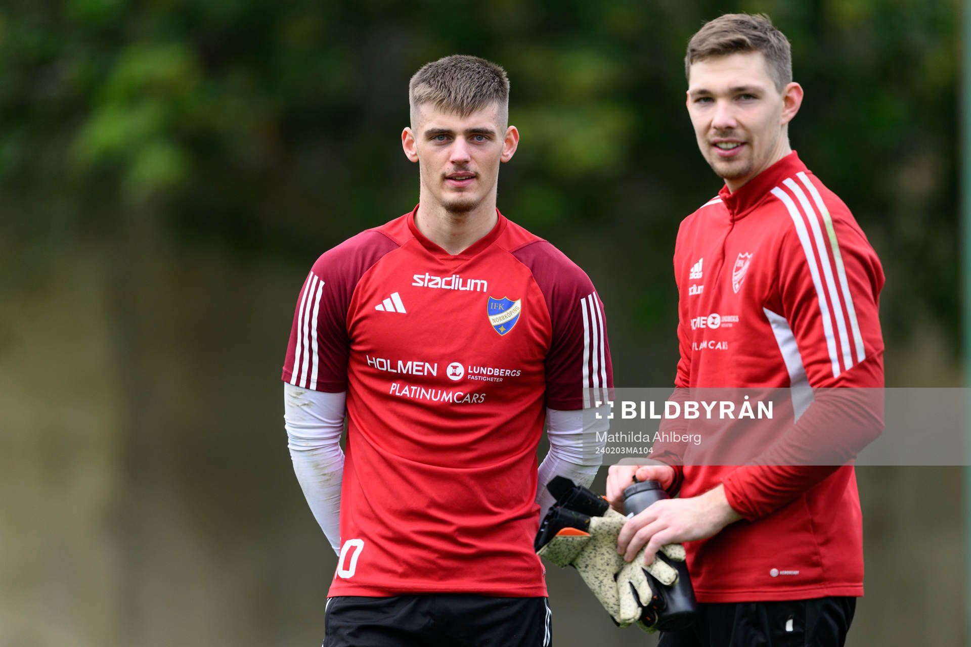 IFK Norrköpings målvakt Kevin Eriksson och målvakt Julius Lindgren under en träning med IFK Norrköping den 3 februari 2024 i Marbella. 