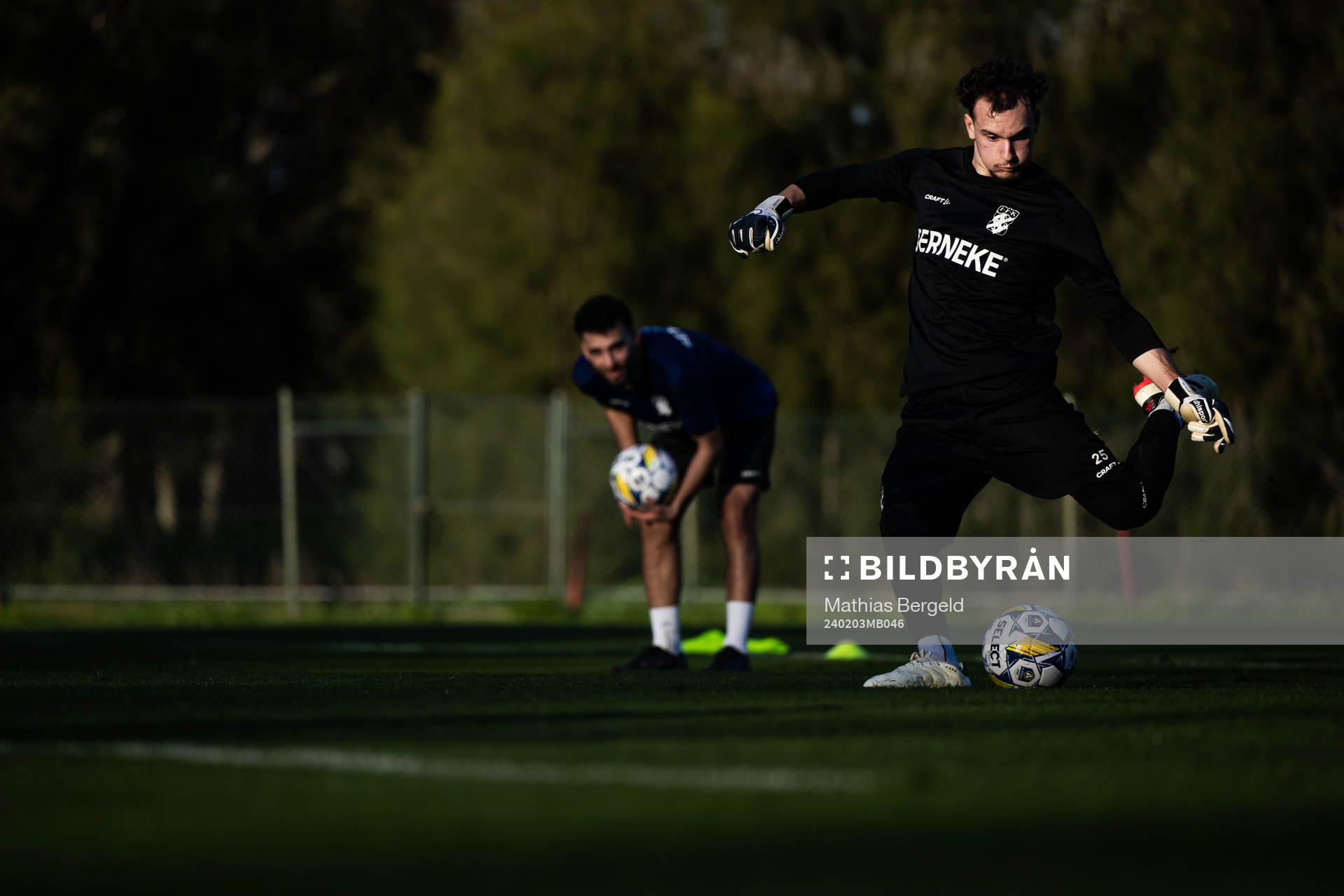 Målvakt Elis Bishesari