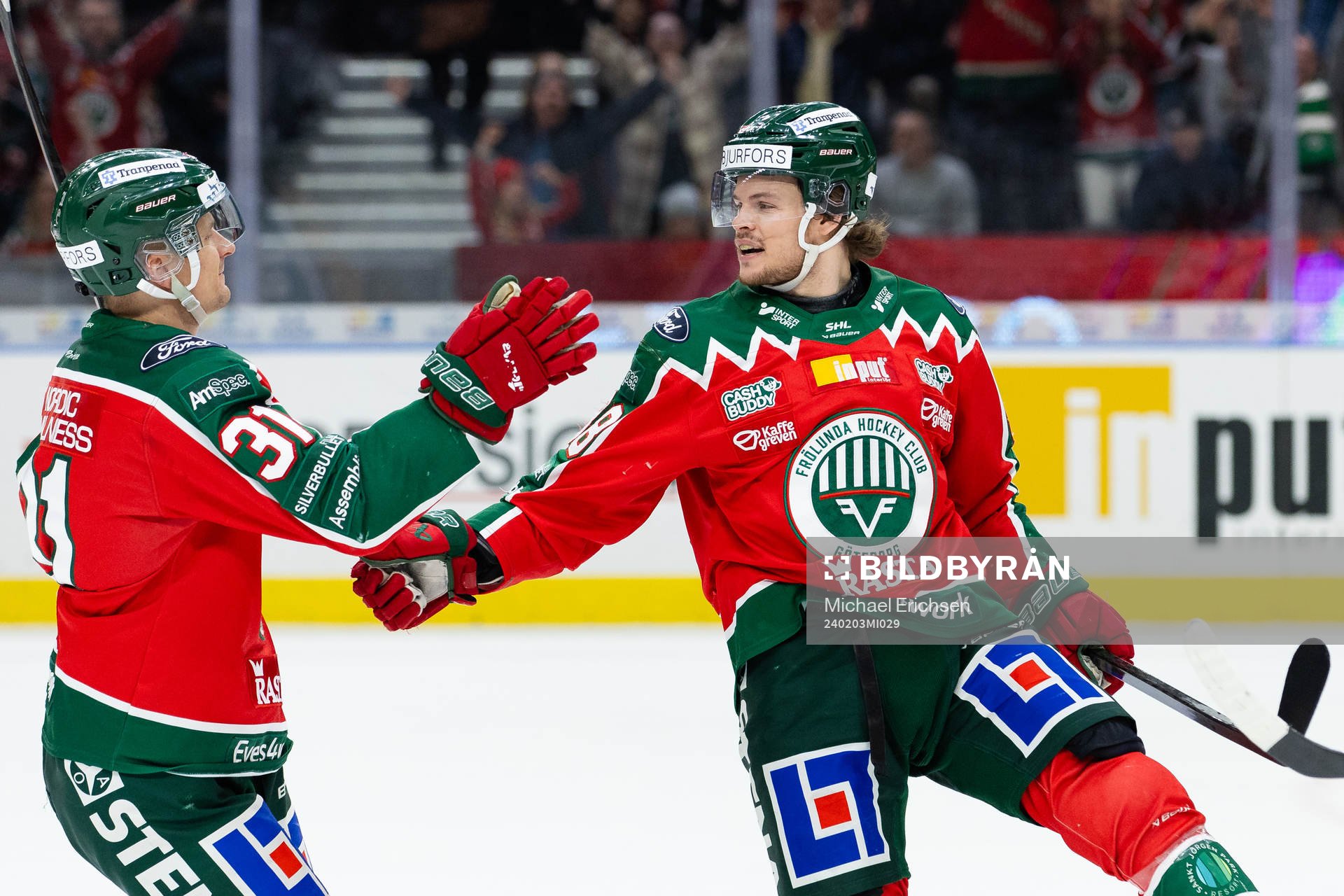Frölundas Malte Strömwall jublar ihop med Nicklas Lasu