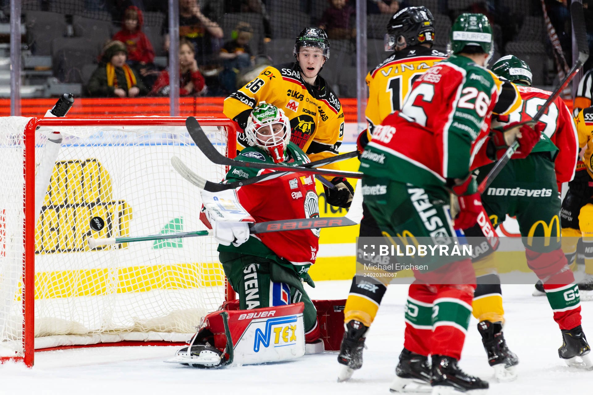 Luleås Niklas Olausson styr in reducering till 3-2 i mål