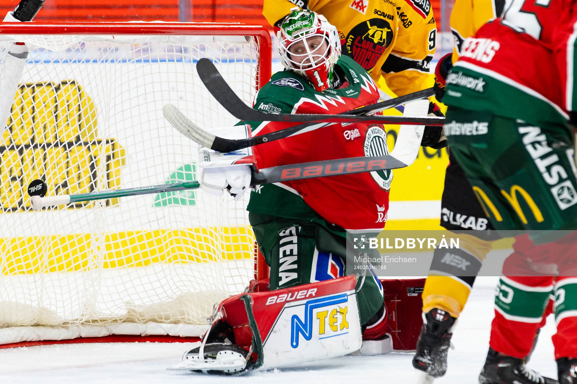 Luleås Niklas Olausson styr in reducering till 3-2 i mål