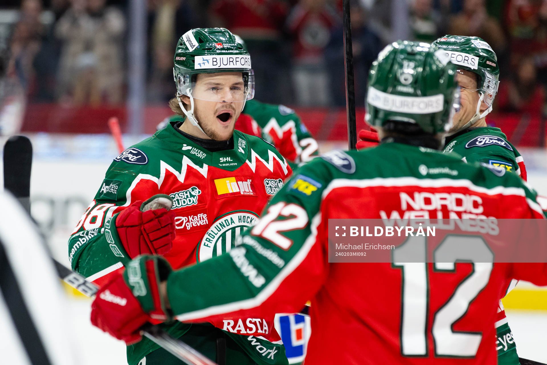 Frölundas Malte Strömwall jublar ihop med Nicklas Lasu