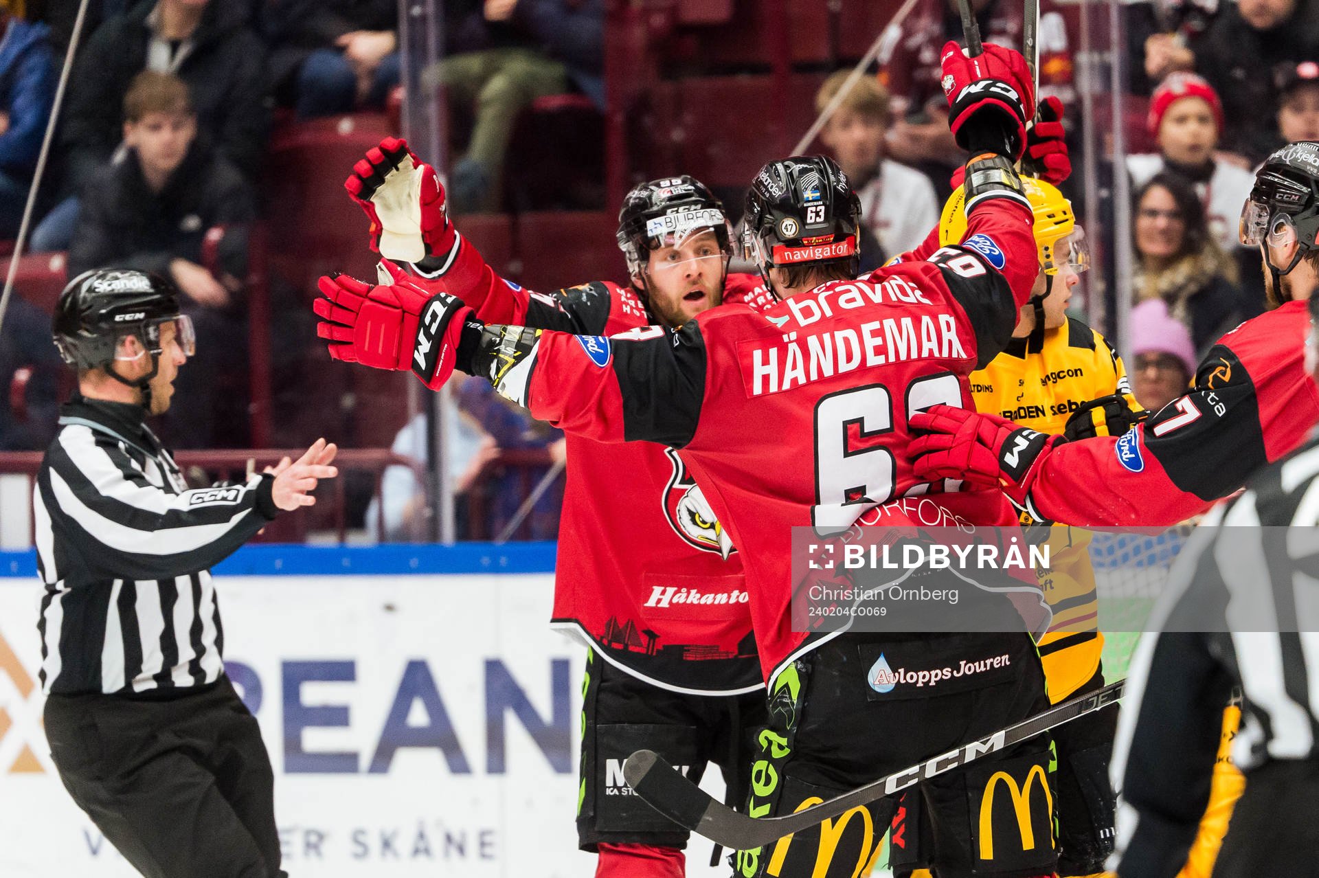 Malmö Redhawks Carl Persson och Fredrik Händemark jublar