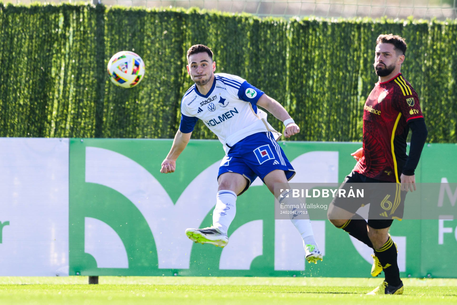 Vito Hammershöy-Mistrati of IFK Norrköping and Joao Paulo