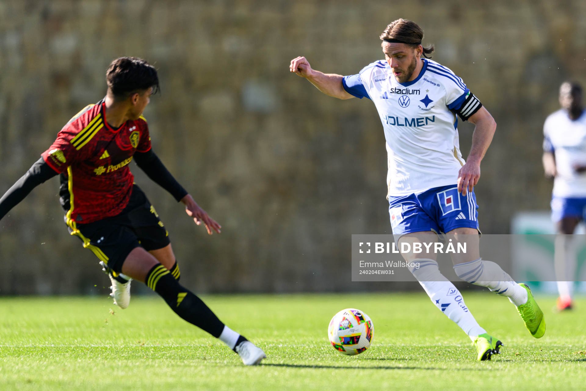 Xavier Arreaga of Seattle Sounders FC and Christoffer Nyman