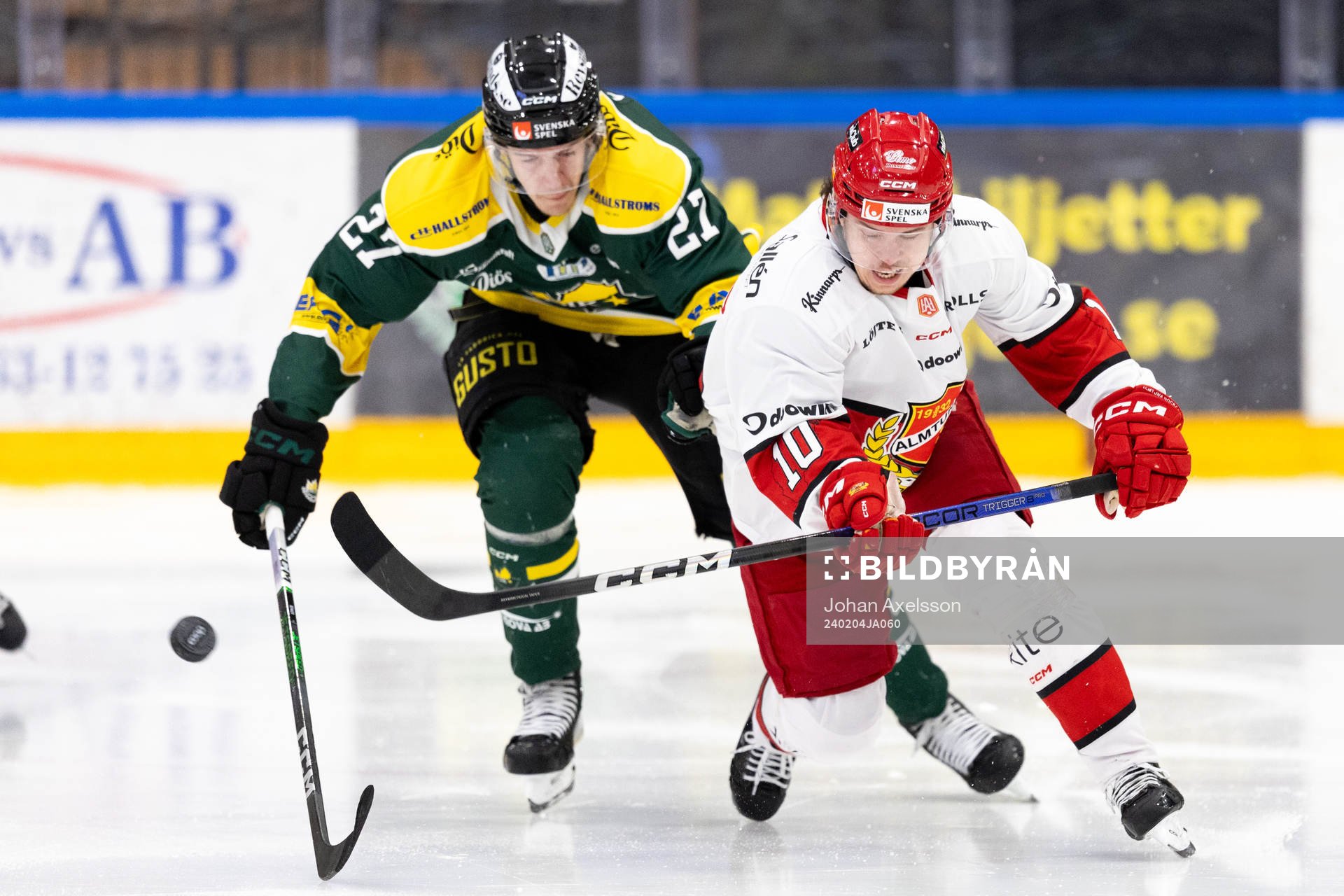 Östersunds Sebastian Benker och Almtunas Oliver Kandergård