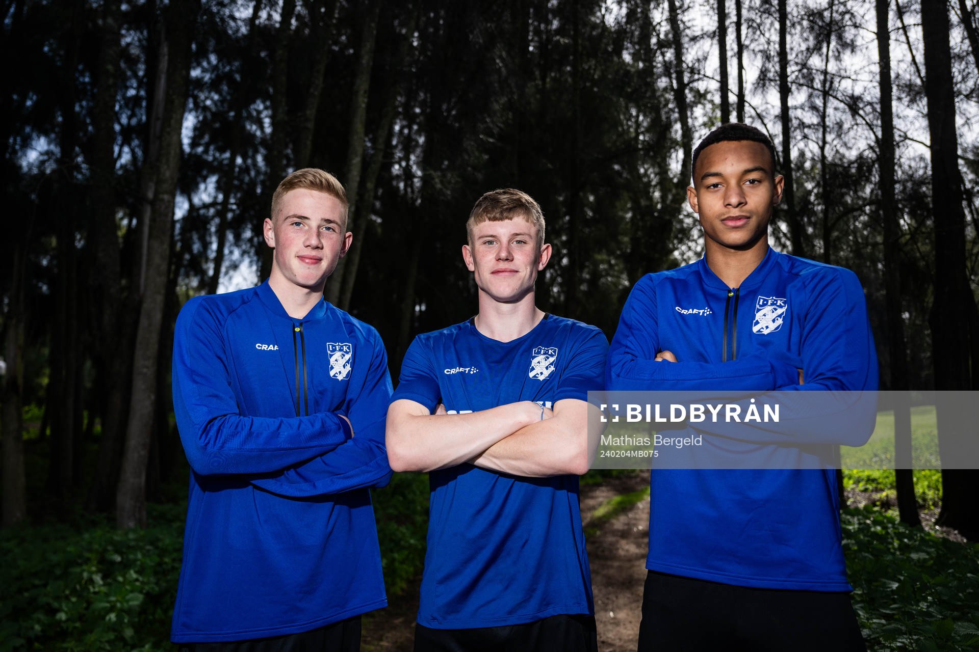 Benjamin Brantlind, Rasmus Nåfors Dahlin och Ben Magnusson poserar för ett porträtt efter en träning med IFK Göteborg den 4 februari 2024 i Alvor.