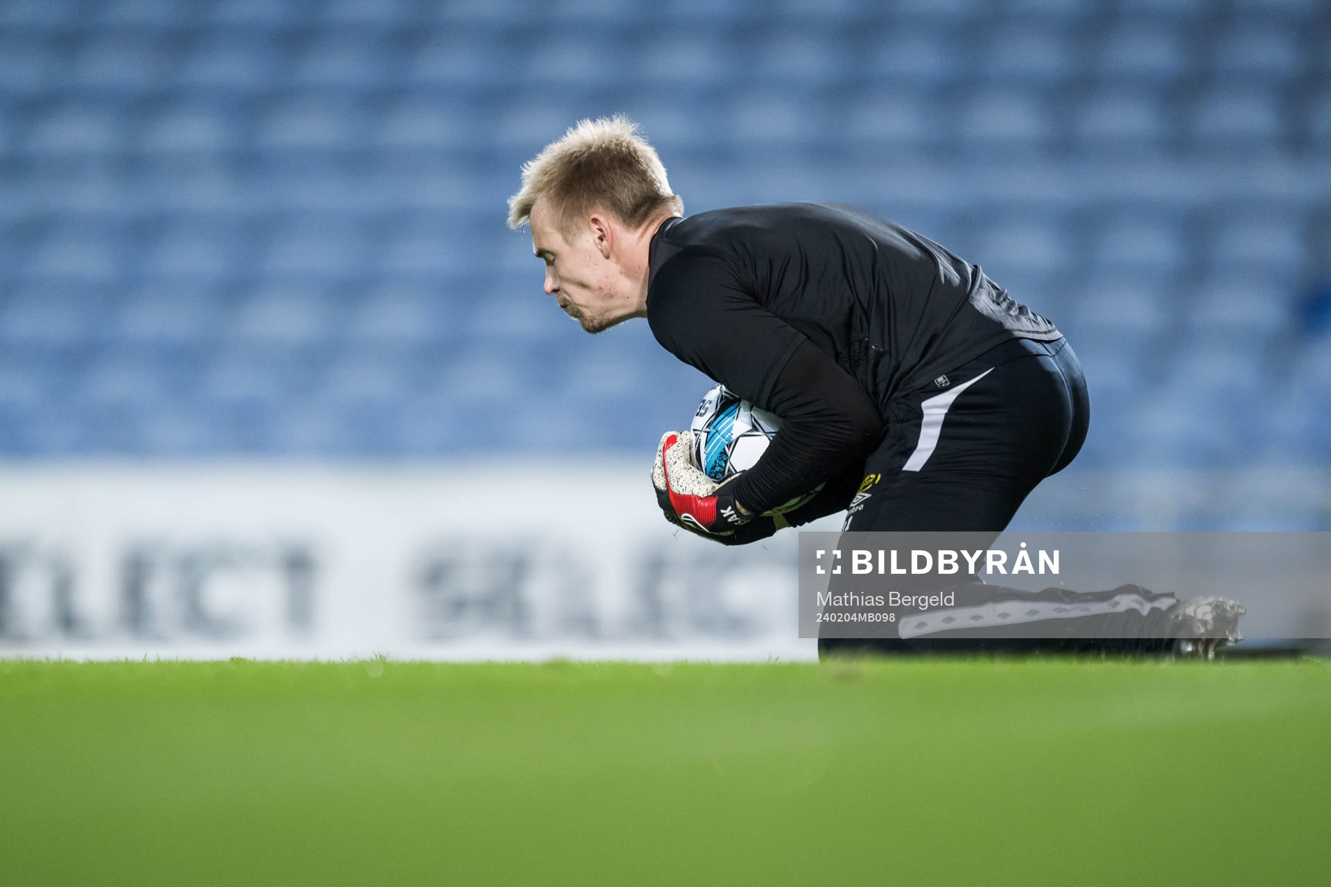 Goalkeeper Isak Pettersson of Elfsborg