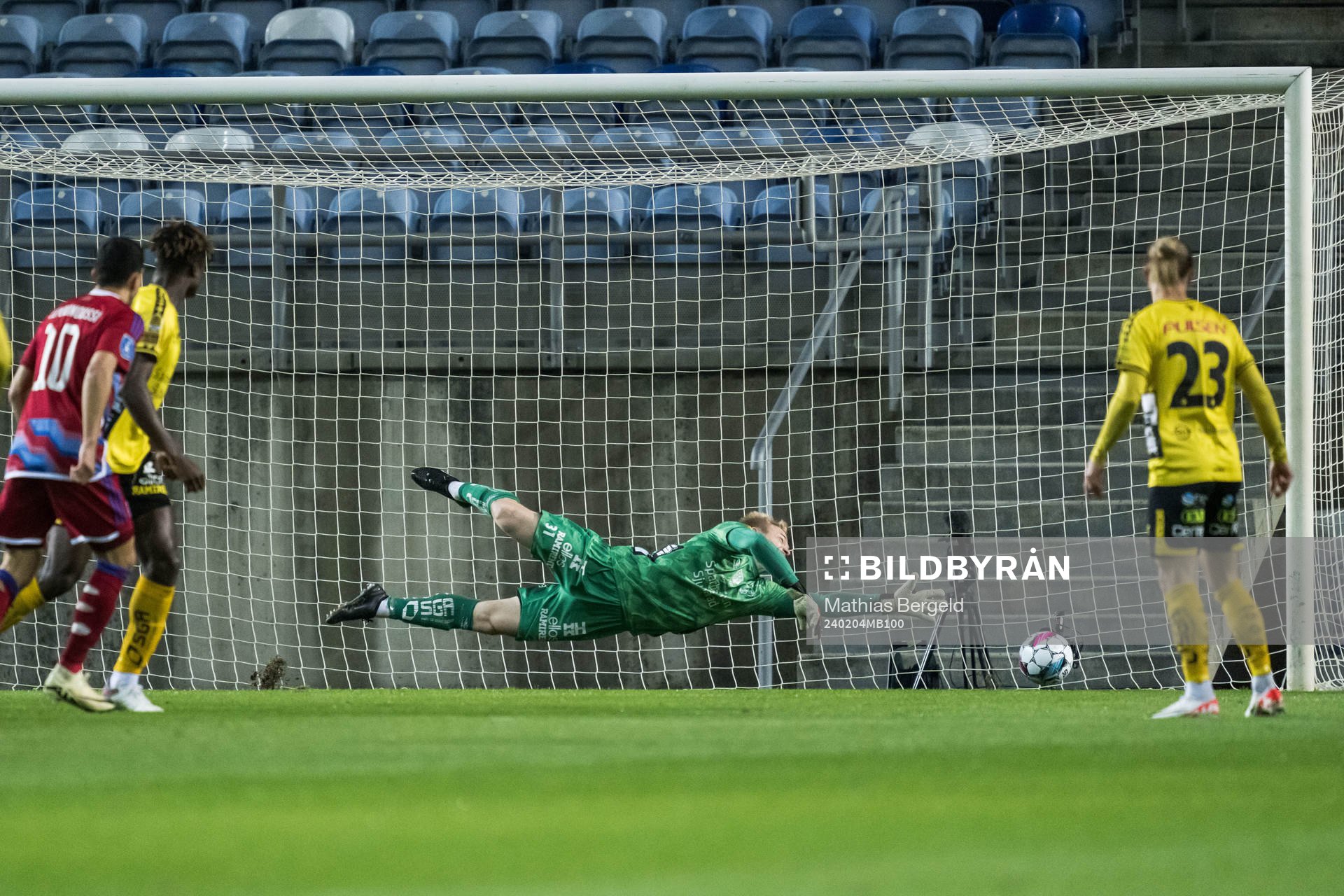 Goalkeeper Isak Pettersson of Elfsborg