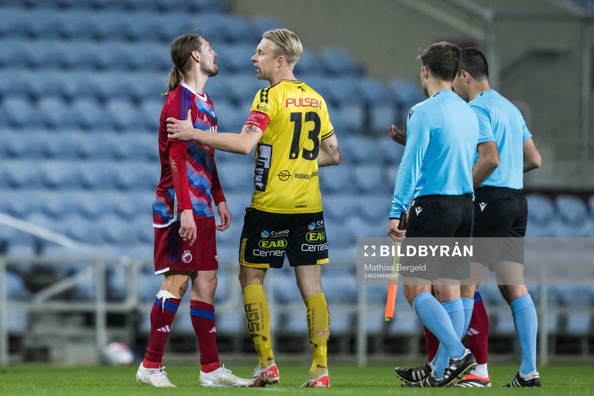 Rasmus Falk of FC Copenhagen and Johan Larsson of Elfsborg