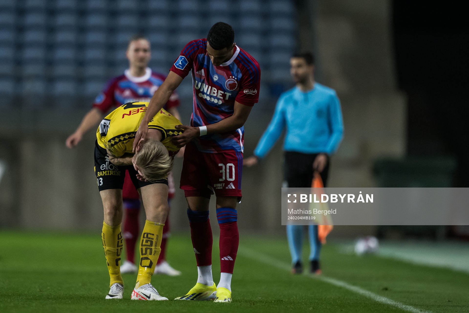 Johan Larsson of Elfsborg and Elias Achouri of FC Copenhagen
