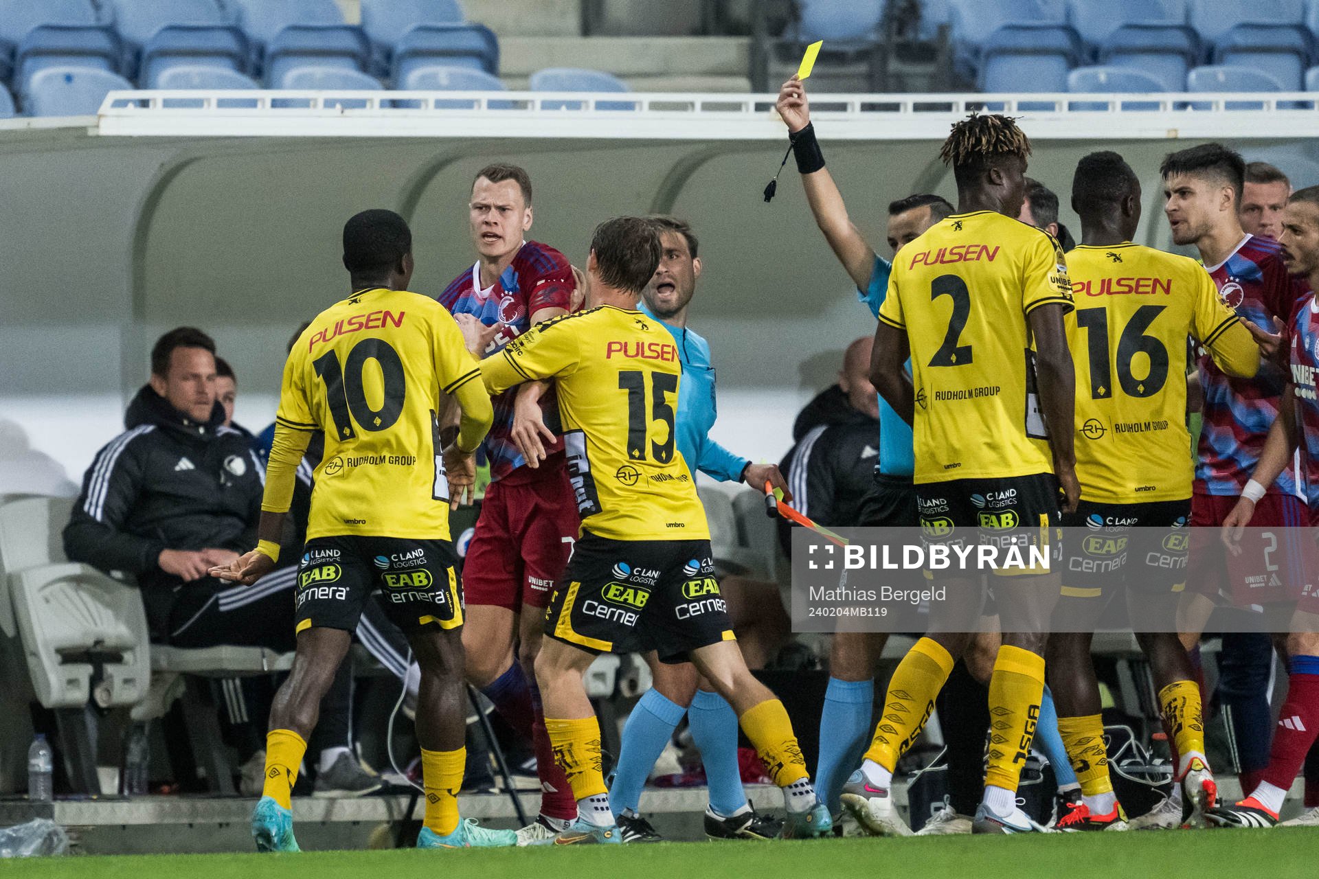 Michael Baidoo of Elfsborg and Viktor Claesson of FC