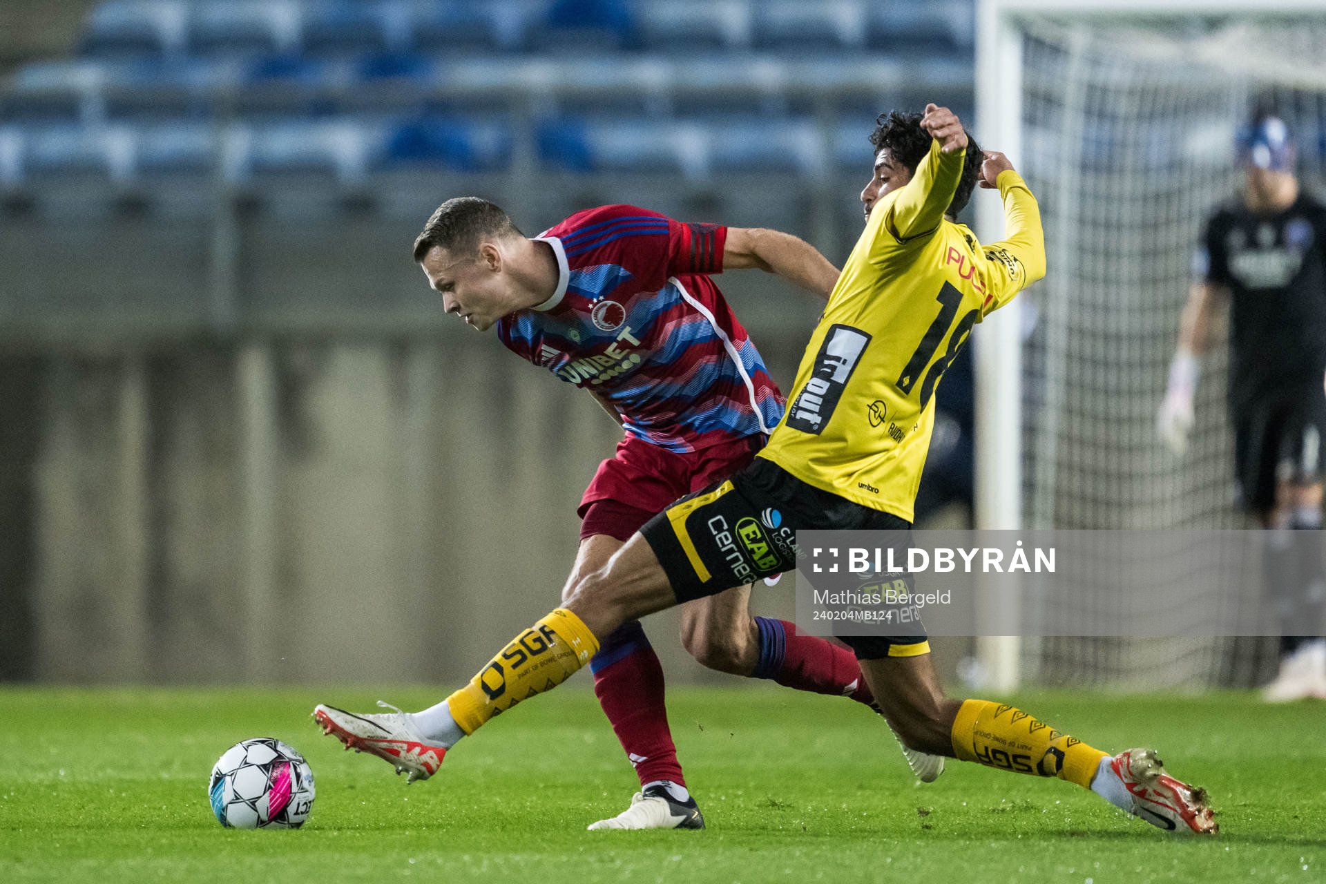 Viktor Claesson of FC Copenhagen and Ahmed Qasem of Elfsborg